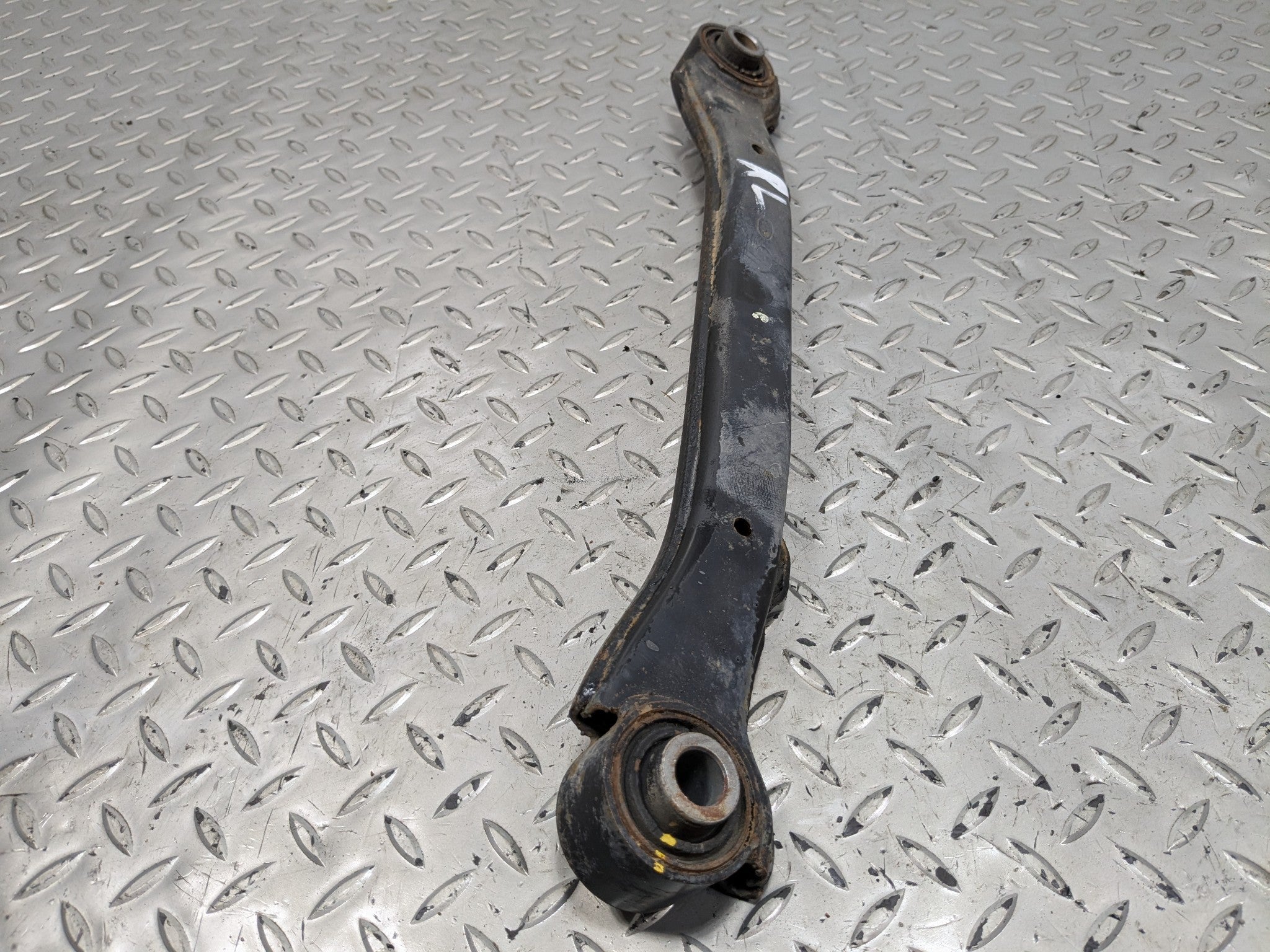 2012 - 2014 HYUNDAI AZERA OEM UPPER CONTROL ARM SUSPENSION REAR LEFT SIDE