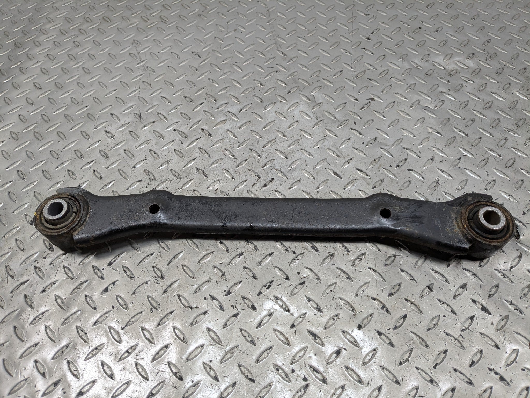 2012 - 2014 HYUNDAI AZERA OEM UPPER CONTROL ARM SUSPENSION REAR LEFT SIDE