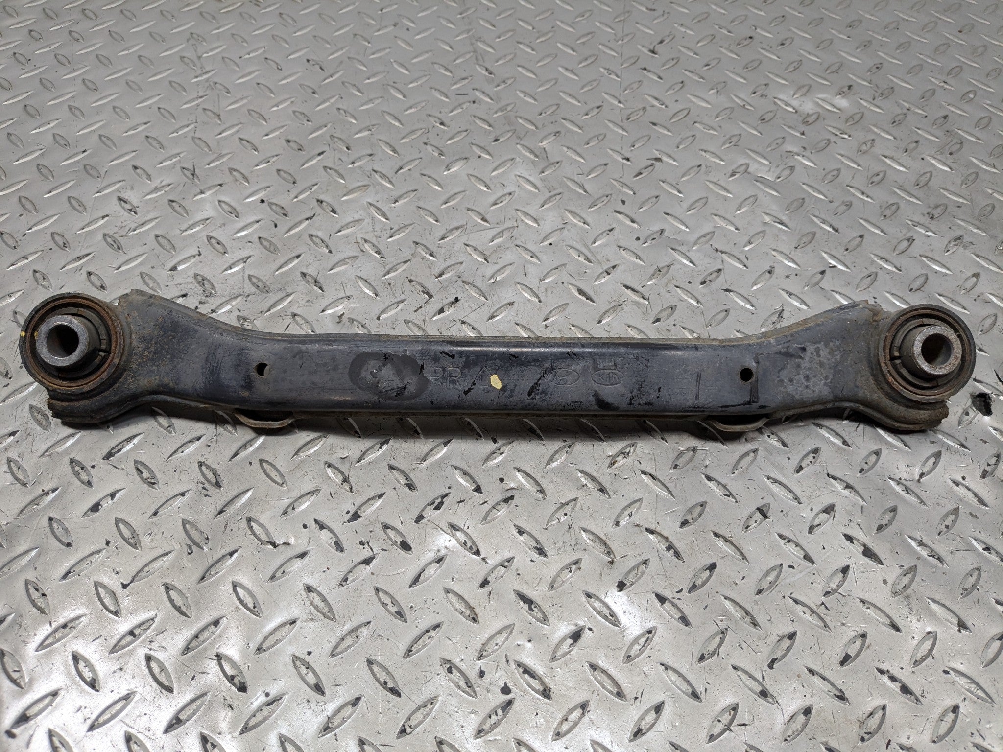 2012 - 2014 HYUNDAI AZERA OEM UPPER CONTROL ARM SUSPENSION REAR RIGHT SIDE