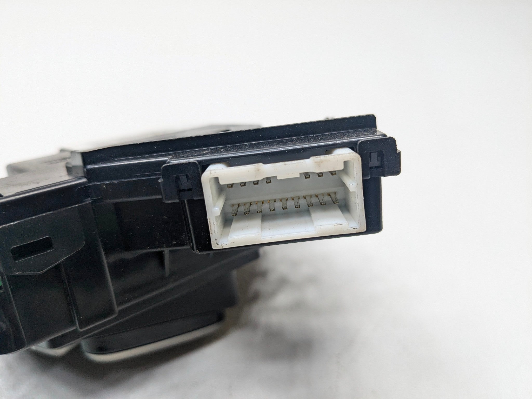 2012 - 2014 HYUNDAI AZERA OEM DOOR SWITCH SEAT MEMORY FRONT RIGHT PASSENGER SIDE