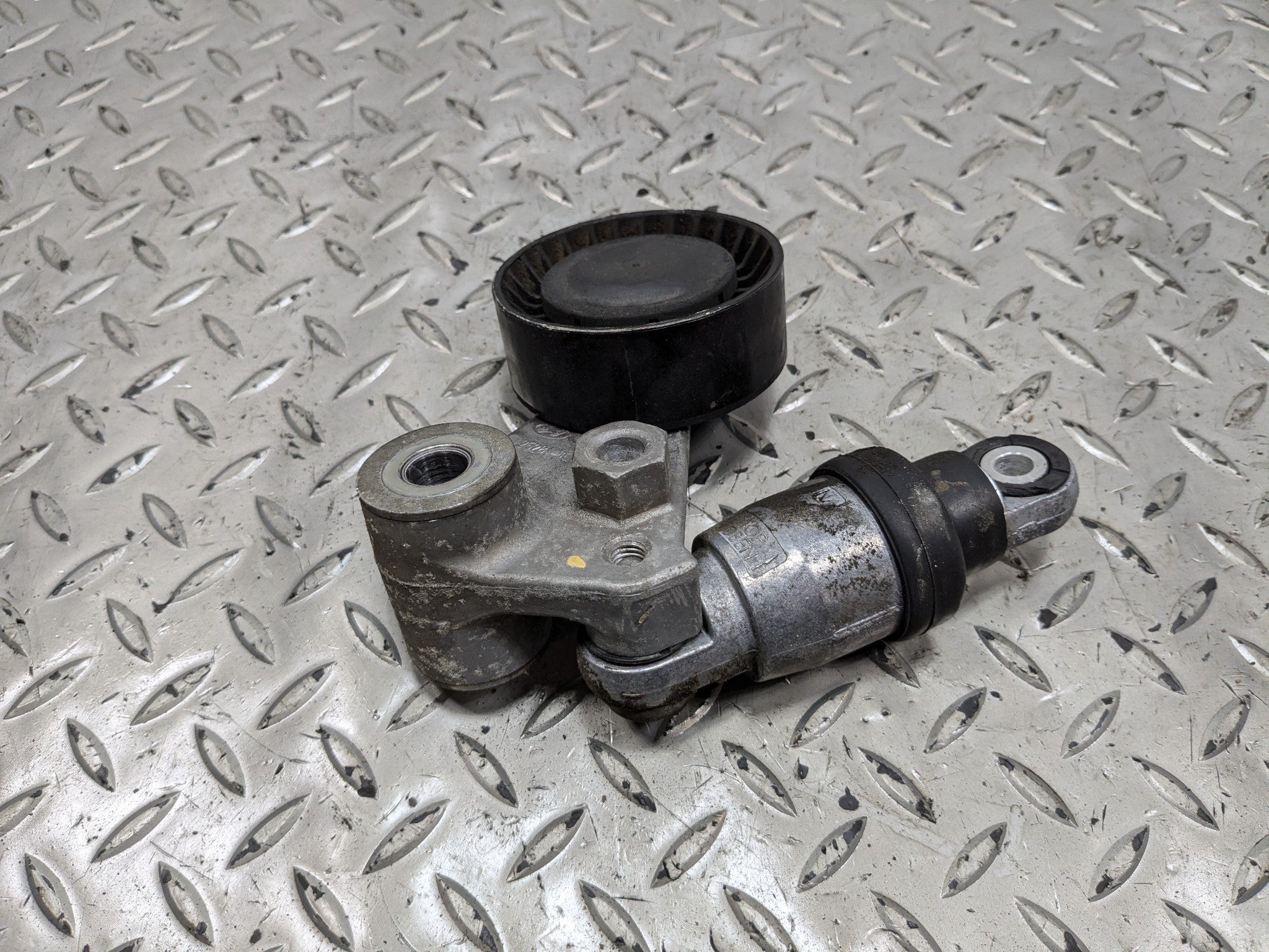 2012 - 2014 HYUNDAI AZERA OEM ENGINE BELT TENSIONER ASSEMBLY