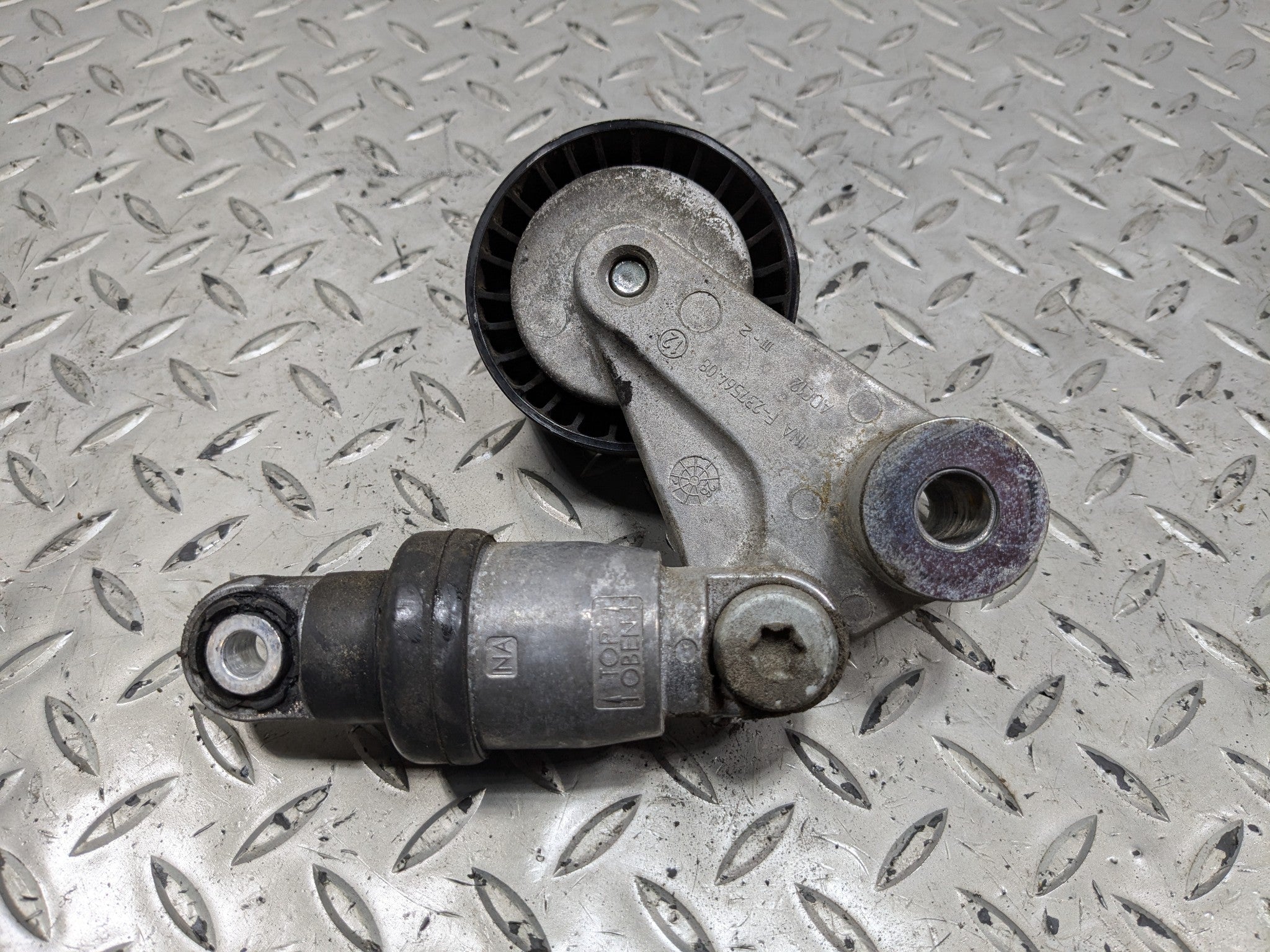 2012 - 2014 HYUNDAI AZERA OEM ENGINE BELT TENSIONER ASSEMBLY