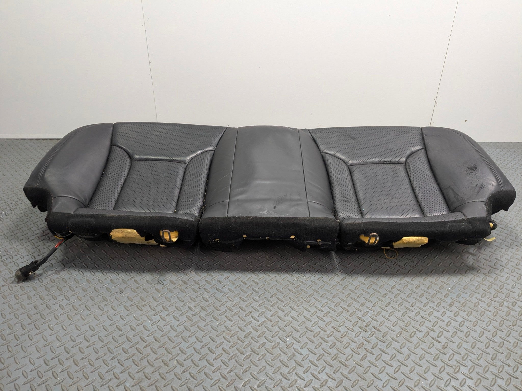 2012 - 2014 HYUNDAI AZERA OEM REAR LOWER SEAT CUSHION BOTTOM LEATHER BLACK
