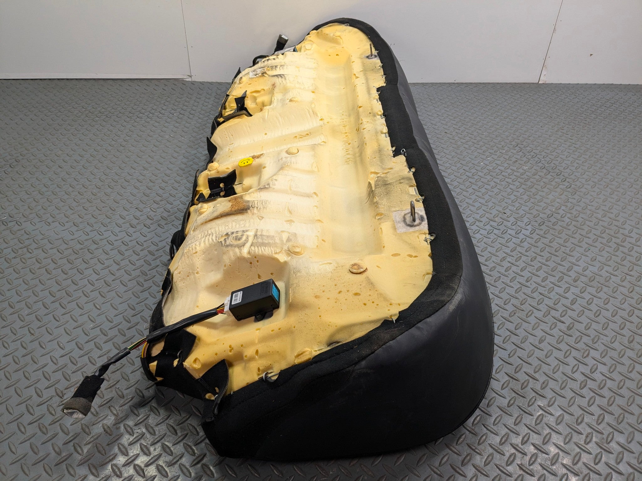 2012 - 2014 HYUNDAI AZERA OEM REAR LOWER SEAT CUSHION BOTTOM LEATHER BLACK