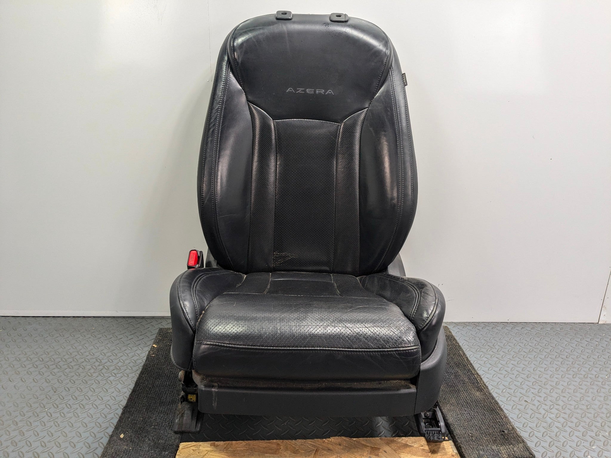 2012 - 2014 HYUNDAI AZERA OEM DRIVER SIDE SEAT ASSEMBLY LEATHER FRONT LEFT