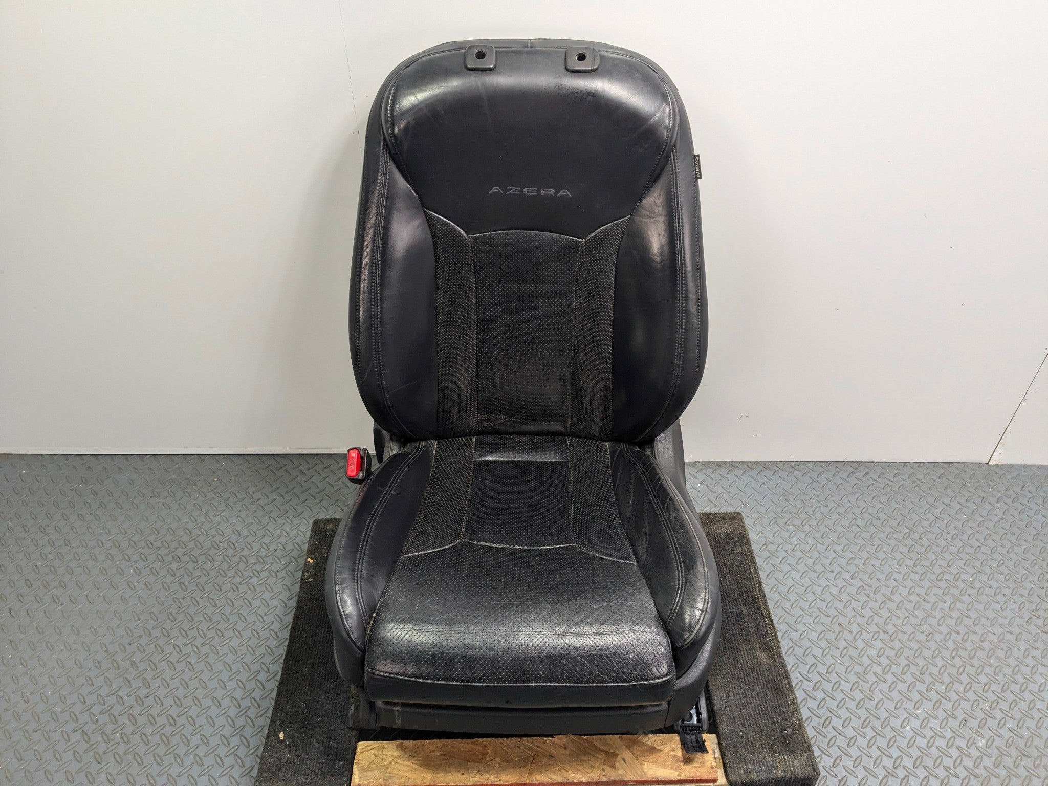 2012 - 2014 HYUNDAI AZERA OEM DRIVER SIDE SEAT ASSEMBLY LEATHER FRONT LEFT