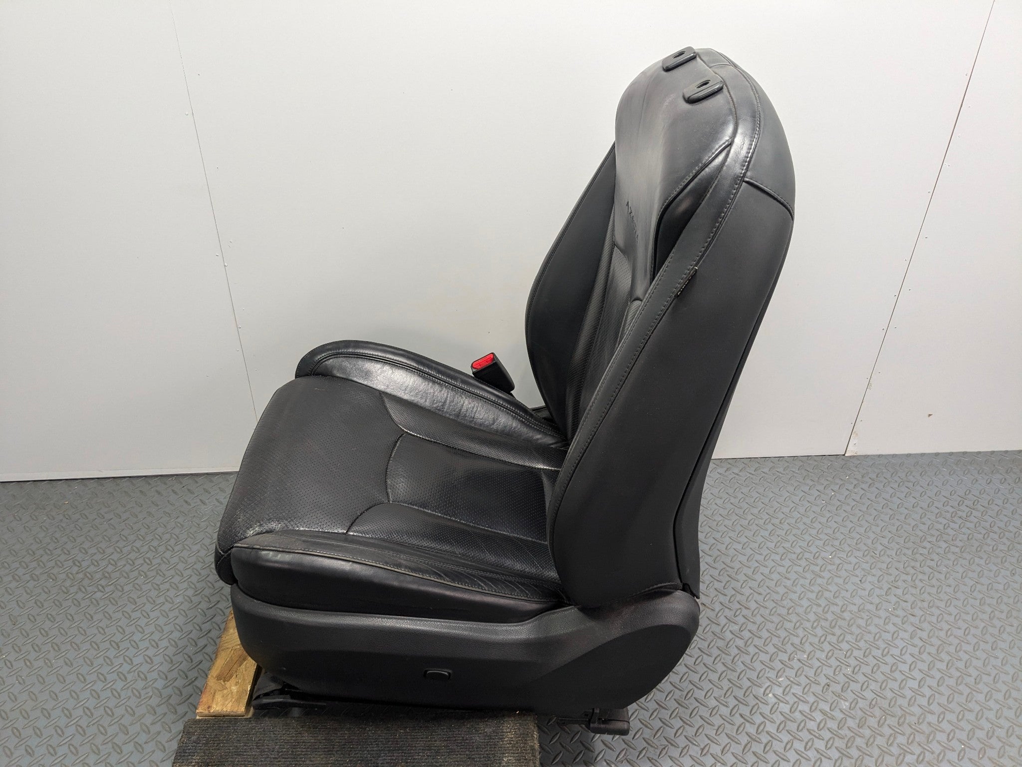 2012 - 2014 HYUNDAI AZERA OEM DRIVER SIDE SEAT ASSEMBLY LEATHER FRONT LEFT