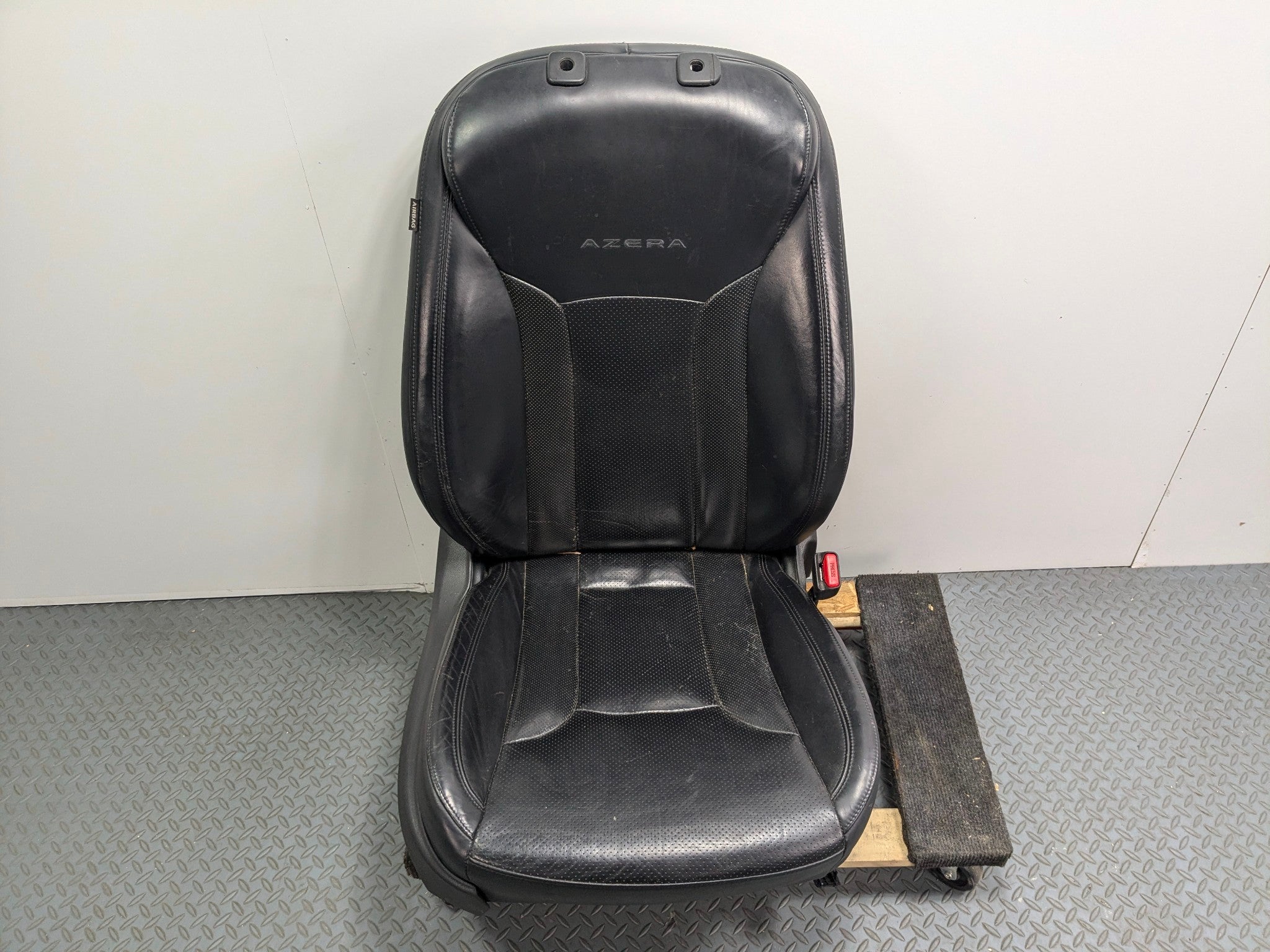 2012 - 2014 HYUNDAI AZERA OEM PASSENGER SIDE SEAT ASSEMBLY LEATHER FRONT RIGHT