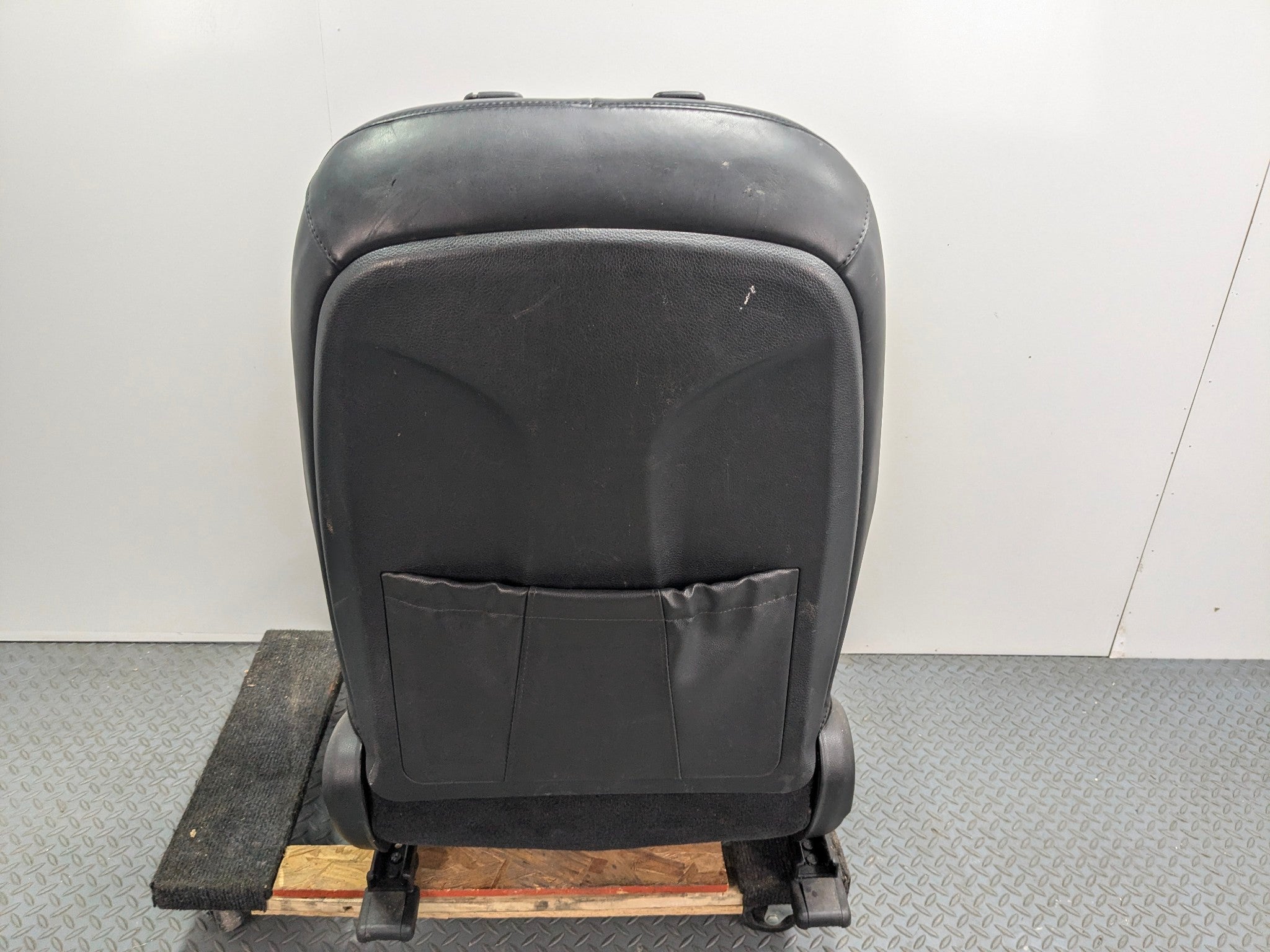 2012 - 2014 HYUNDAI AZERA OEM PASSENGER SIDE SEAT ASSEMBLY LEATHER FRONT RIGHT