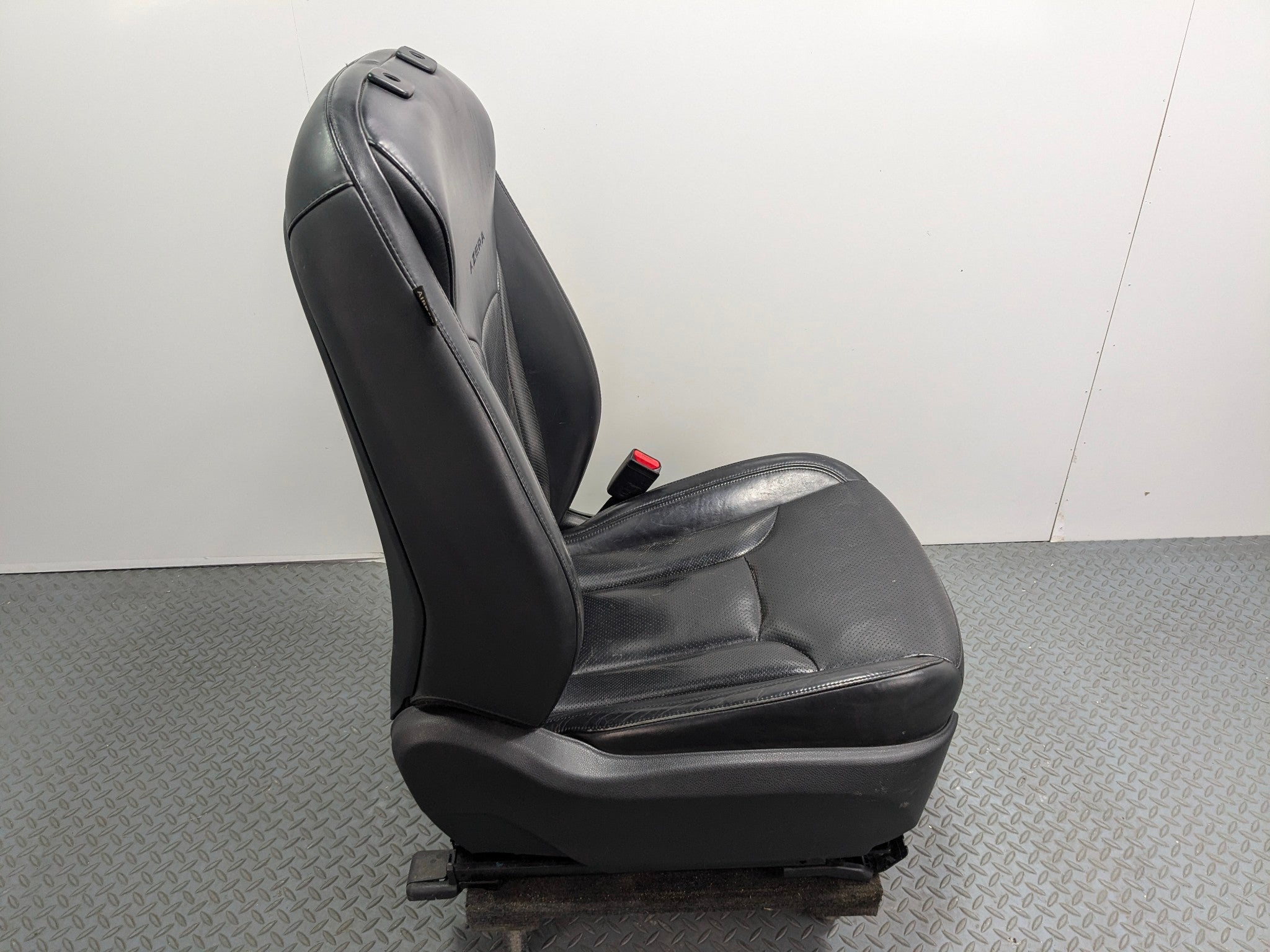 2012 - 2014 HYUNDAI AZERA OEM PASSENGER SIDE SEAT ASSEMBLY LEATHER FRONT RIGHT