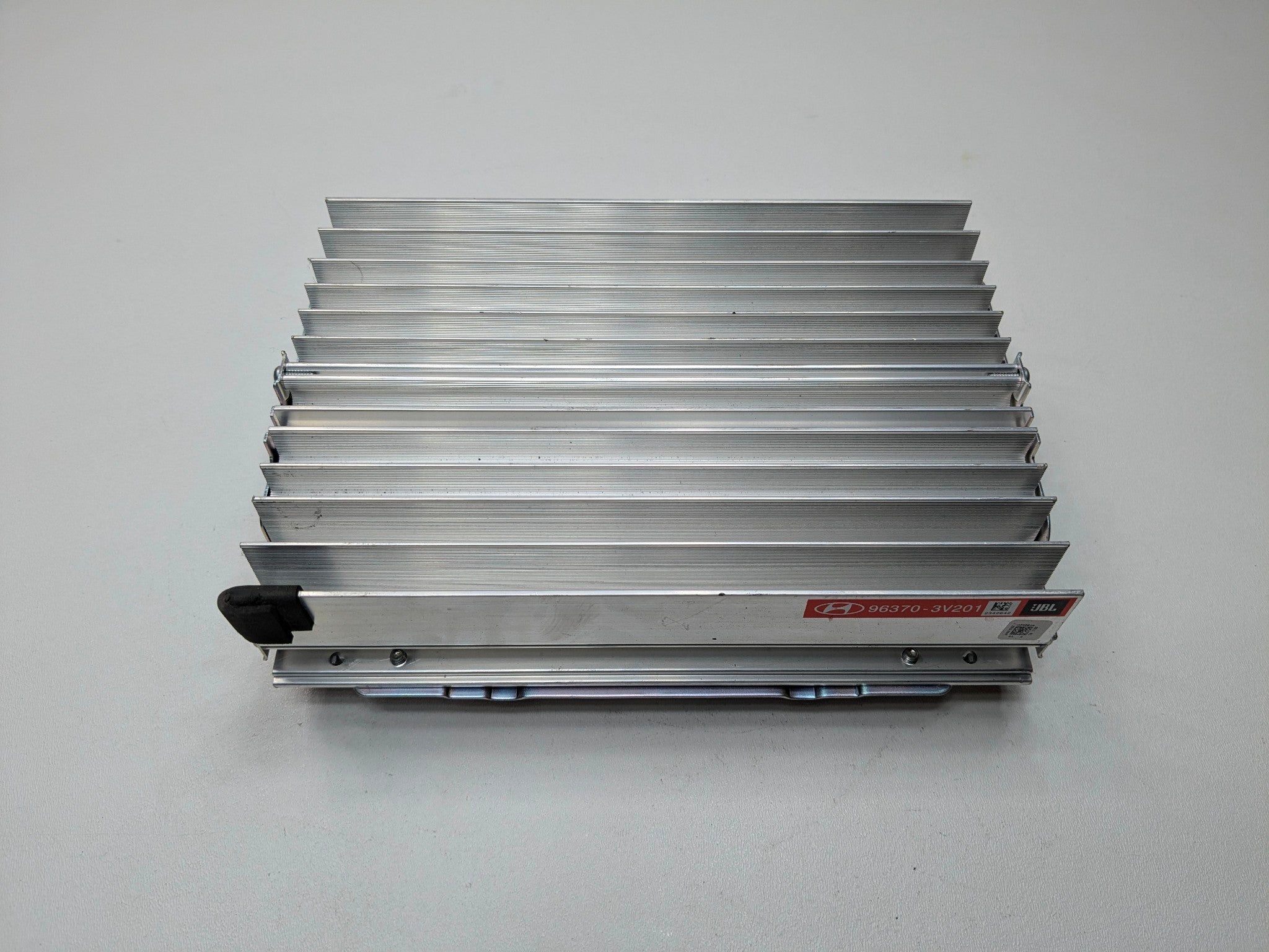 2012 - 2014 HYUNDAI AZERA OEM AUDIO AND RADIO SYSTEM AMPLIFIER EQUIPMENT