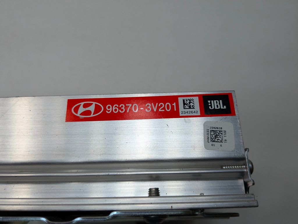 2012 - 2014 HYUNDAI AZERA OEM AUDIO AND RADIO SYSTEM AMPLIFIER EQUIPMENT