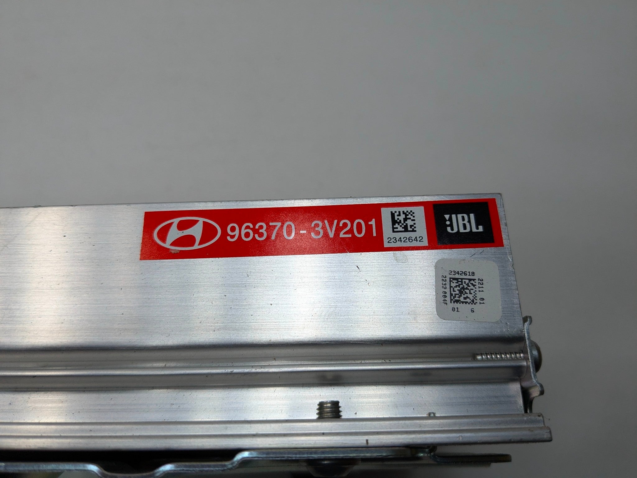 2012 - 2014 HYUNDAI AZERA OEM AUDIO AND RADIO SYSTEM AMPLIFIER EQUIPMENT