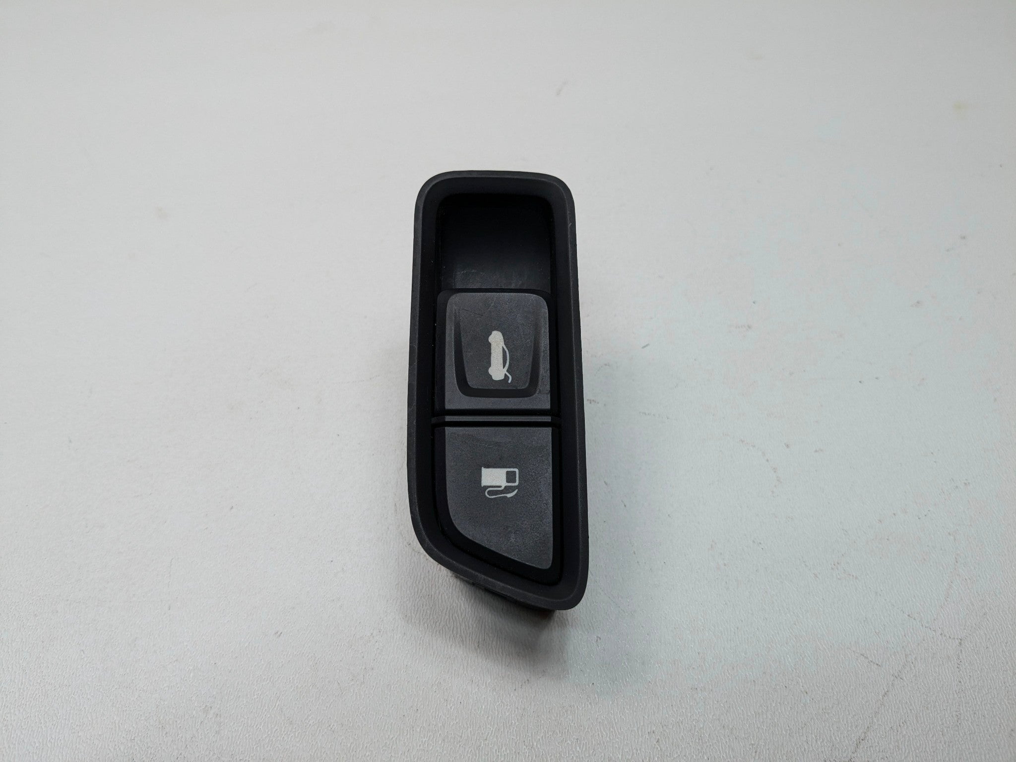 2012 - 2014 HYUNDAI AZERA OEM REAR TRUNK FUEL DOOR OPEN SWITCH