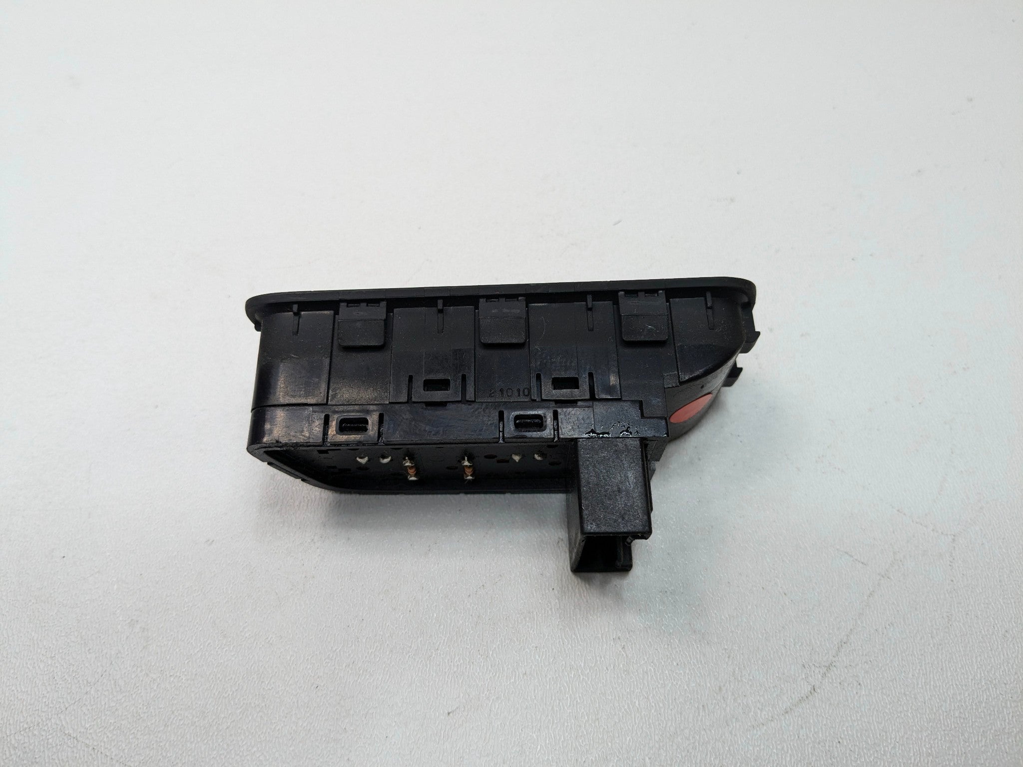 2012 - 2014 HYUNDAI AZERA OEM REAR TRUNK FUEL DOOR OPEN SWITCH
