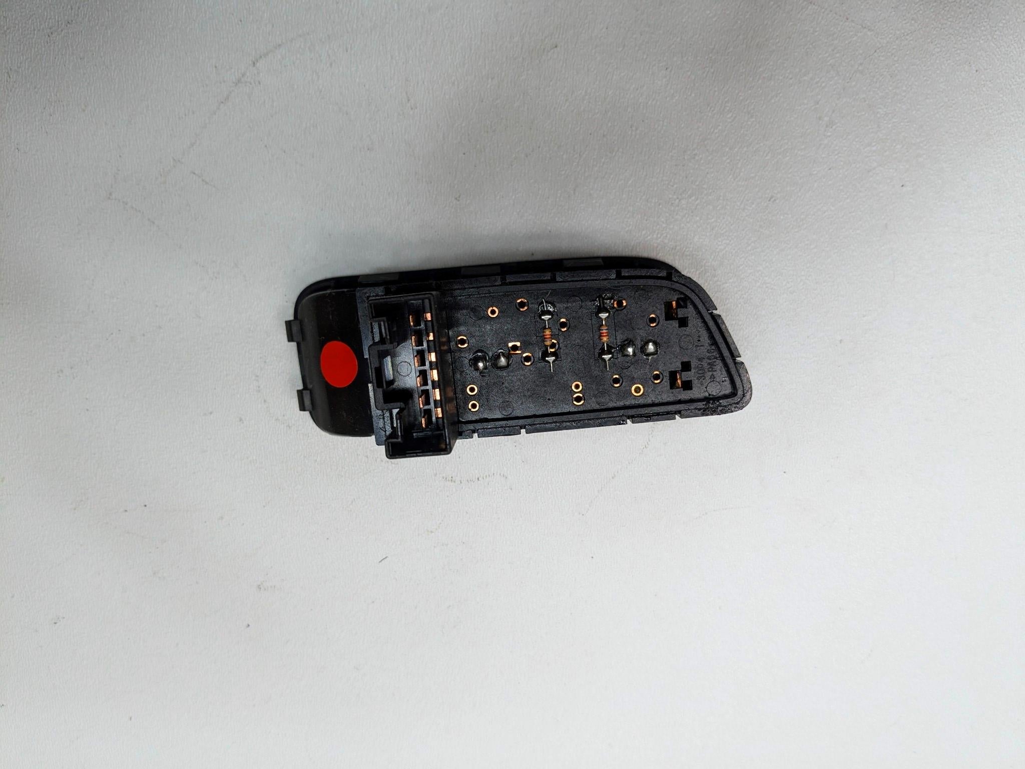 2012 - 2014 HYUNDAI AZERA OEM REAR TRUNK FUEL DOOR OPEN SWITCH