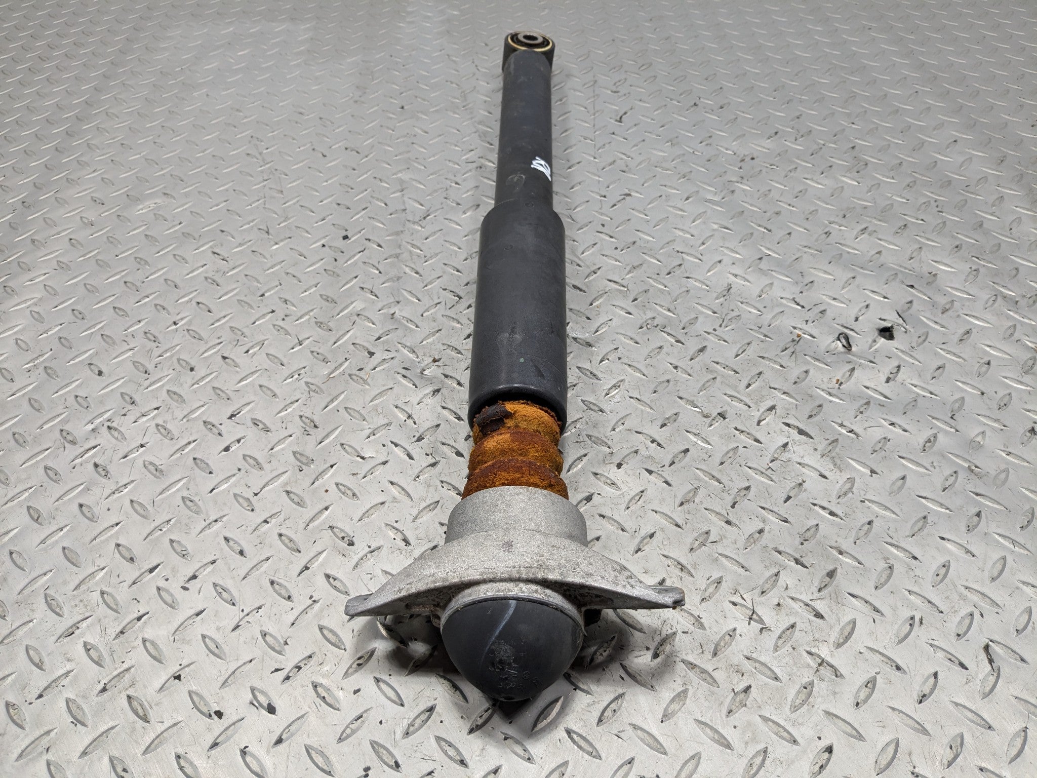 10 - 15 VOLKSWAGEN PASSAT OEM SHOCK STRUT ABSORBERS REAR RIGHT PASSENGER SIDE