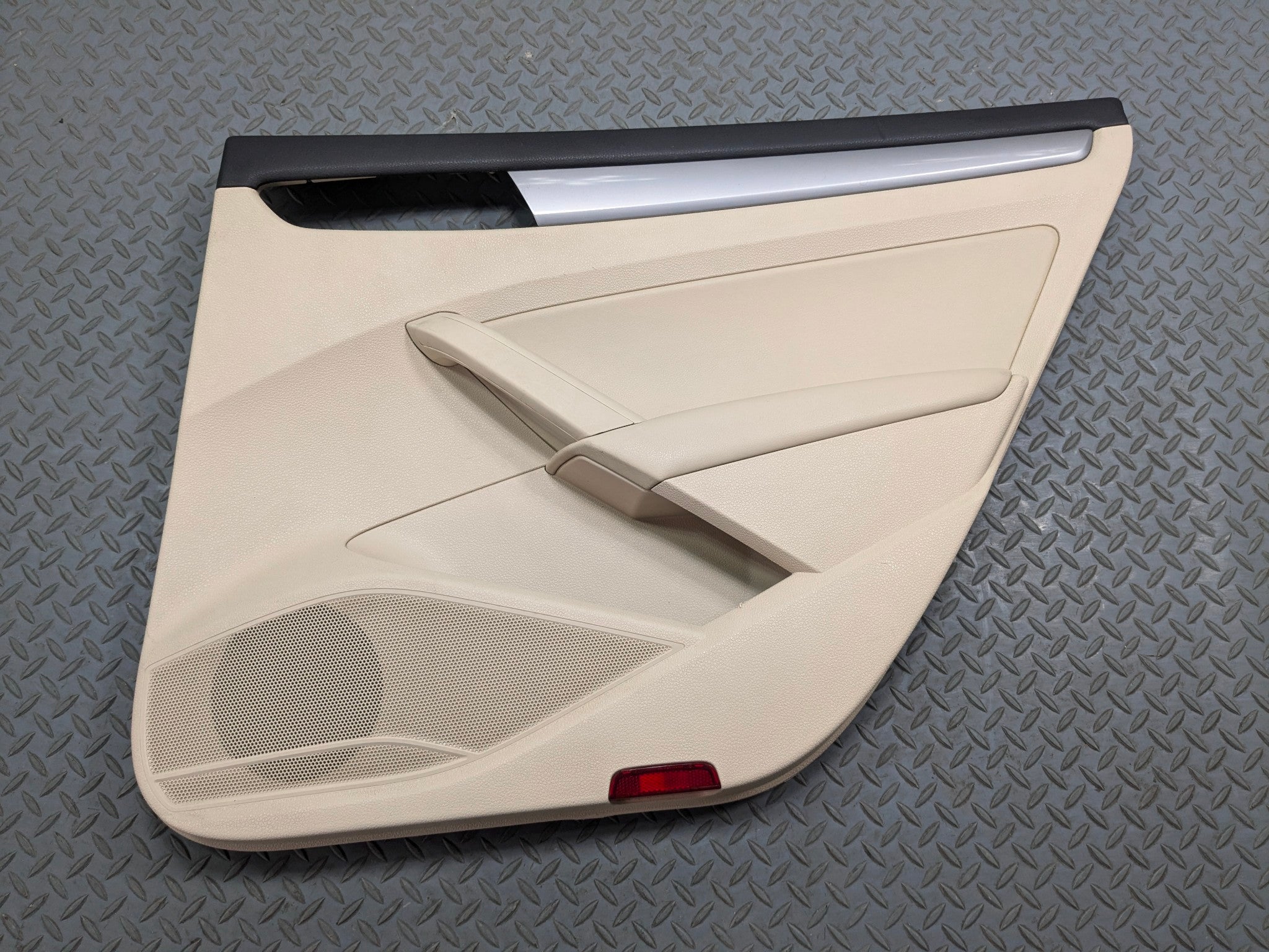 10 - 15 VOLKSWAGEN PASSAT OEM INTERIOR DOOR TRIM PANEL REAR RIGHT PASSENGER SIDE