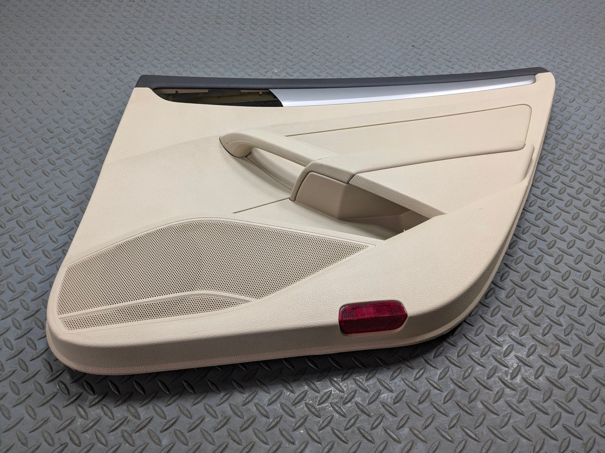 10 - 15 VOLKSWAGEN PASSAT OEM INTERIOR DOOR TRIM PANEL REAR RIGHT PASSENGER SIDE