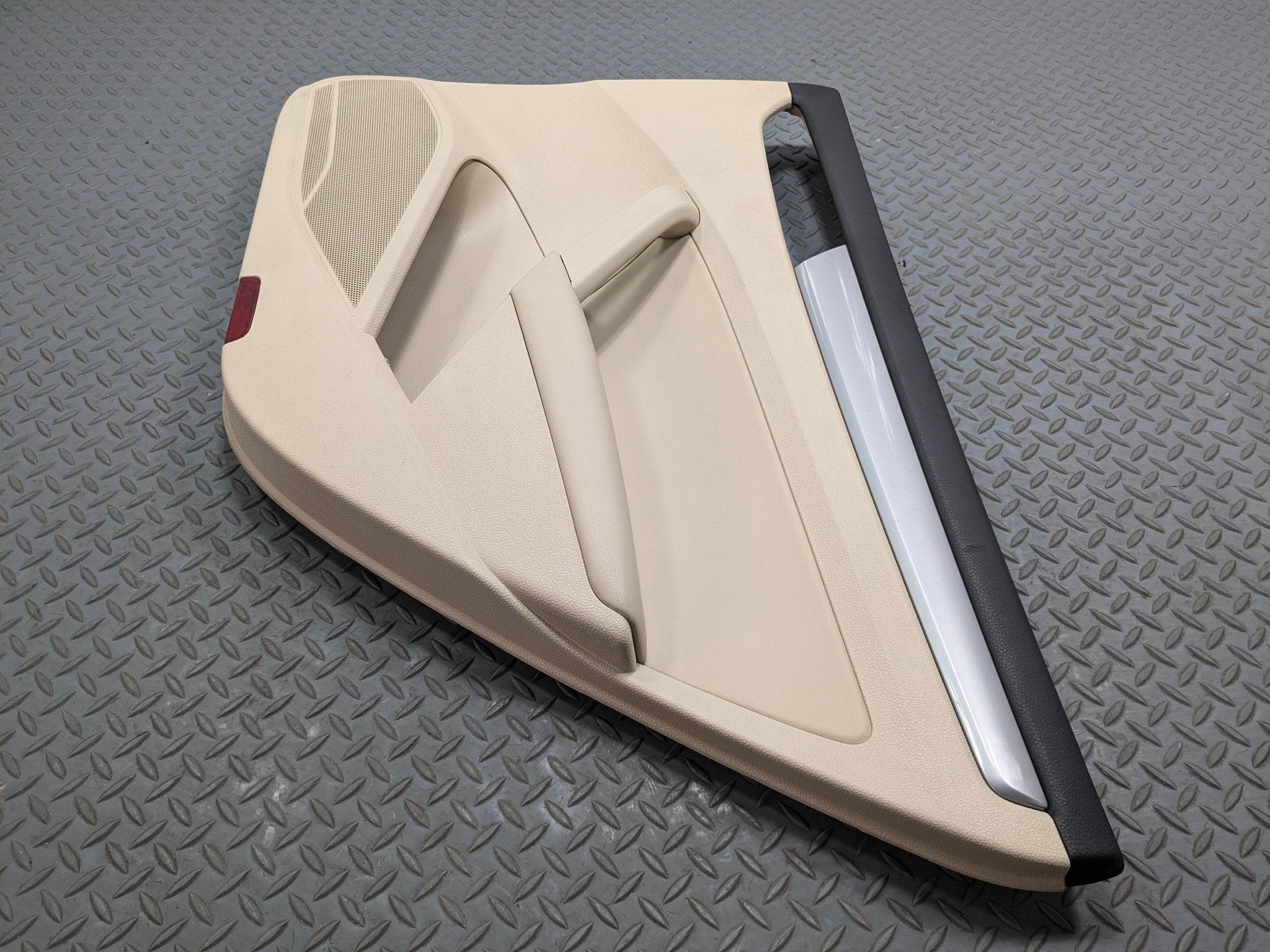 10 - 15 VOLKSWAGEN PASSAT OEM INTERIOR DOOR TRIM PANEL REAR RIGHT PASSENGER SIDE