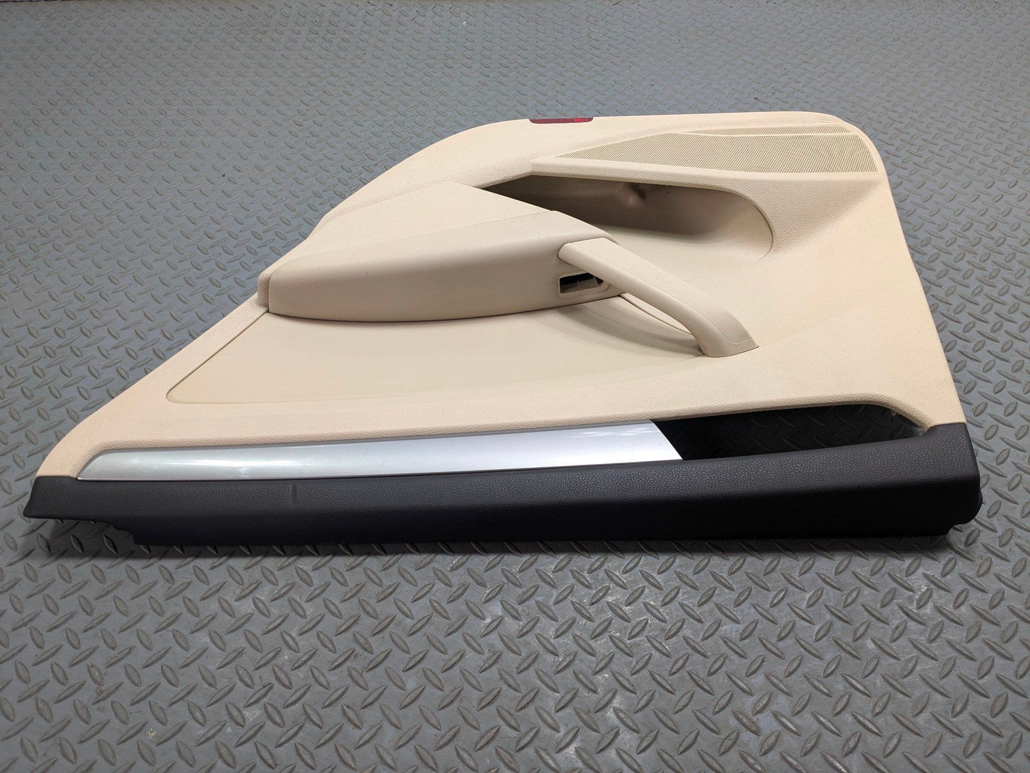 10 - 15 VOLKSWAGEN PASSAT OEM INTERIOR DOOR TRIM PANEL REAR RIGHT PASSENGER SIDE