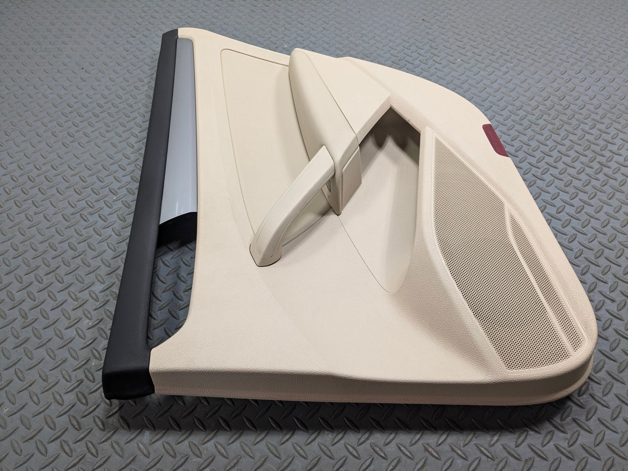 10 - 15 VOLKSWAGEN PASSAT OEM INTERIOR DOOR TRIM PANEL REAR RIGHT PASSENGER SIDE