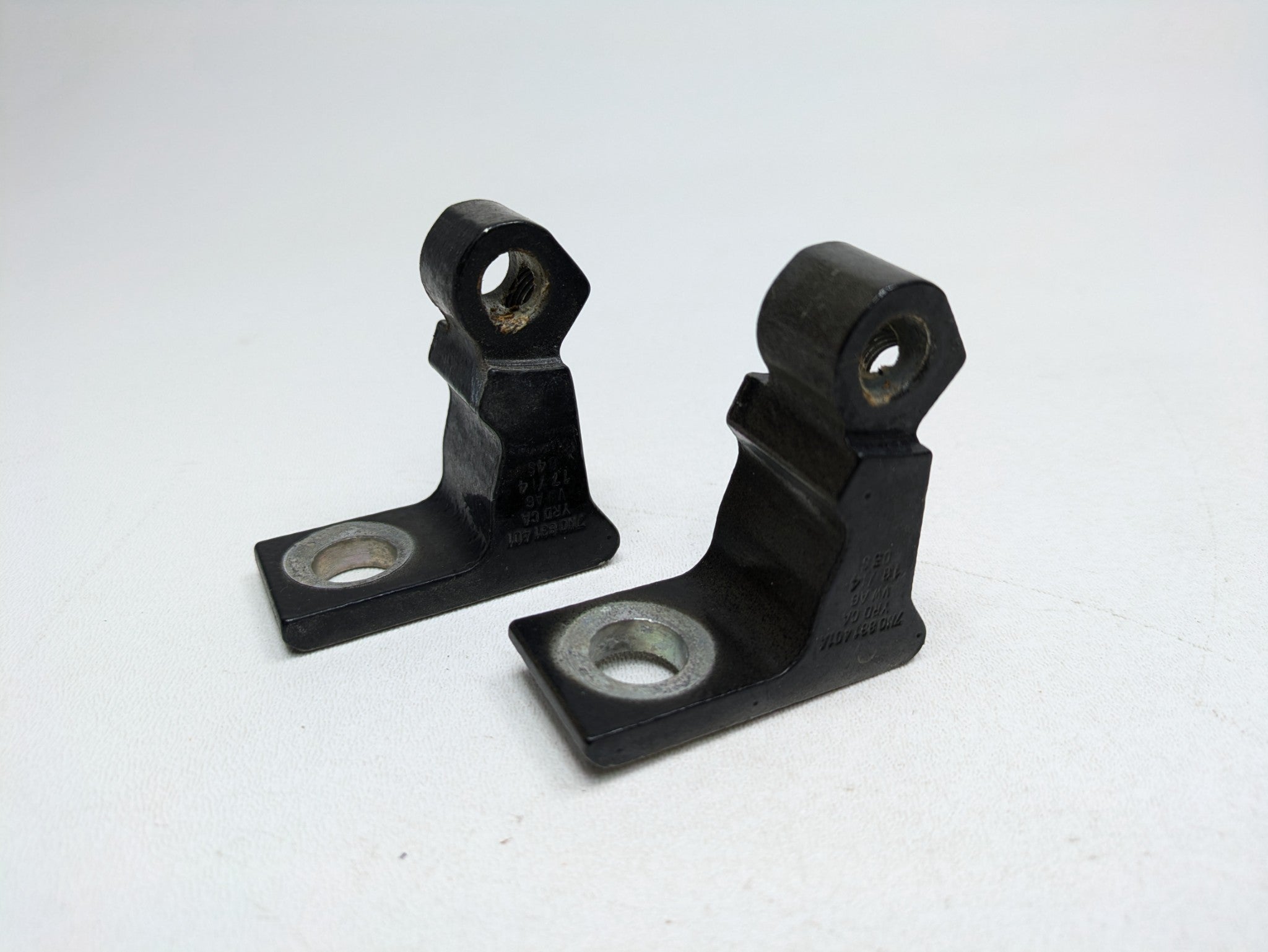 10 - 15 VOLKSWAGEN PASSAT OEM DOOR HINGE UPPER AND LOWER FRONT LEFT DRIVER SIDE