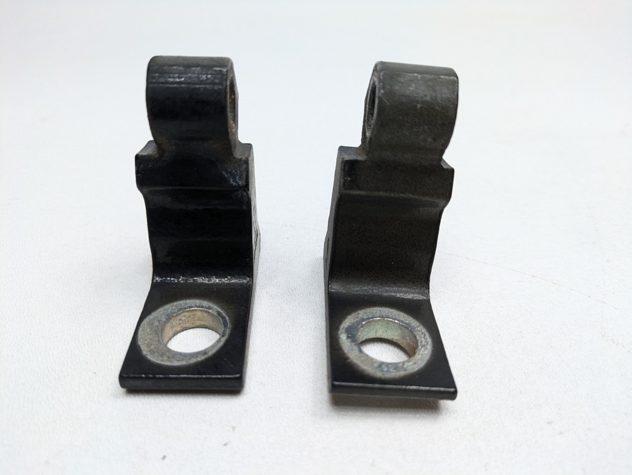 10 - 15 VOLKSWAGEN PASSAT OEM DOOR HINGE UPPER AND LOWER FRONT LEFT DRIVER SIDE