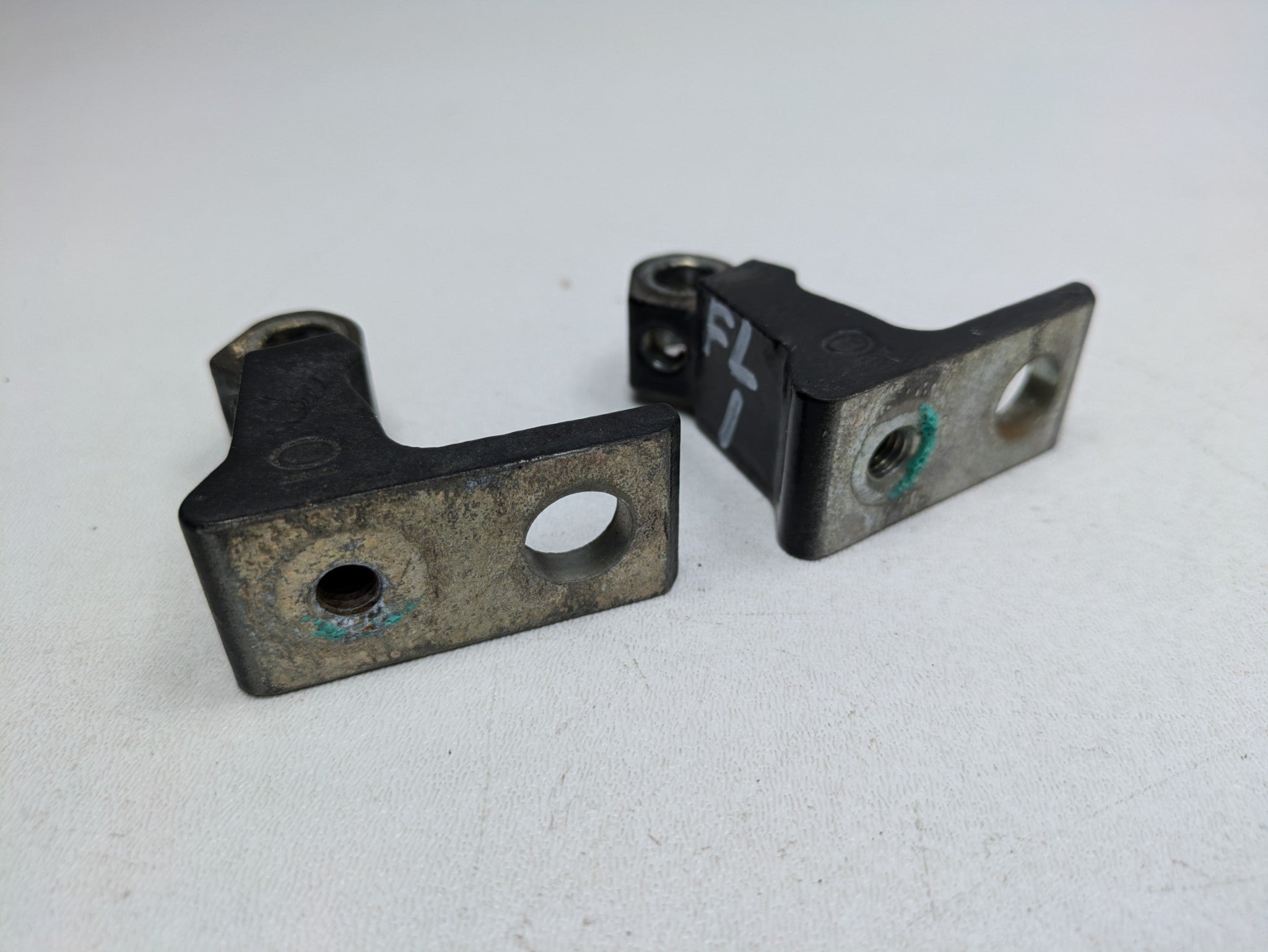 10 - 15 VOLKSWAGEN PASSAT OEM DOOR HINGE UPPER AND LOWER FRONT LEFT DRIVER SIDE