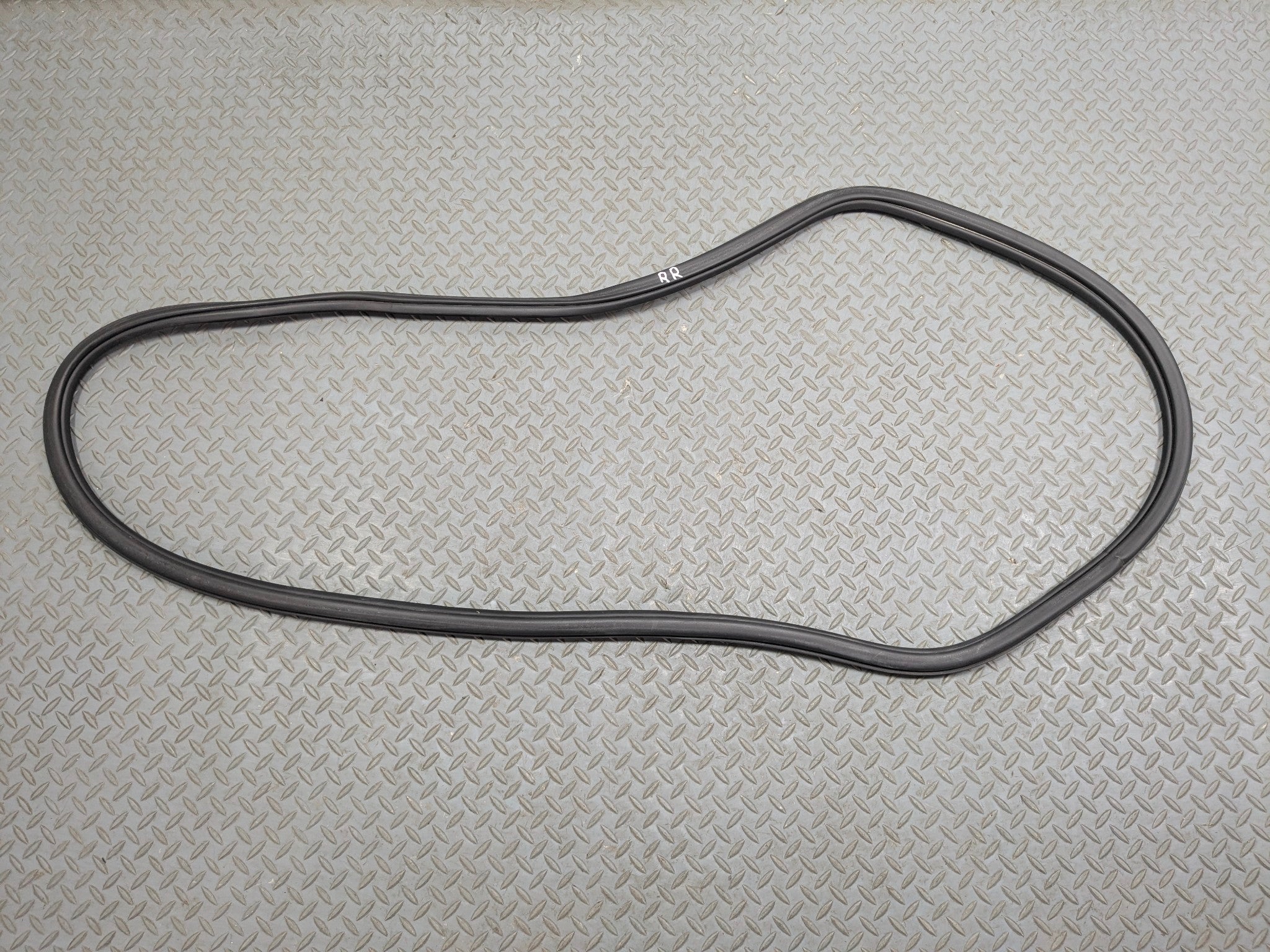 10 - 15 VOLKSWAGEN PASSAT OEM DOOR SEAL WEATHER STRIPPING RUBBER REAR RIGHT SIDE