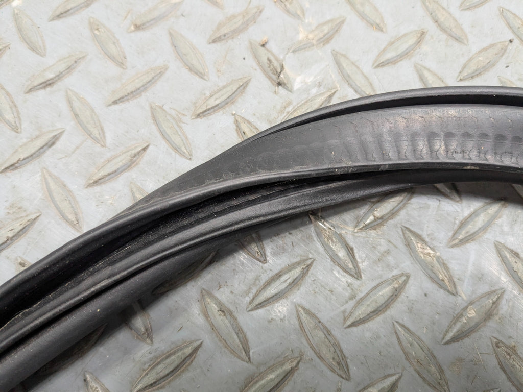 10 - 15 VOLKSWAGEN PASSAT OEM DOOR SEAL WEATHER STRIPPING RUBBER REAR RIGHT SIDE