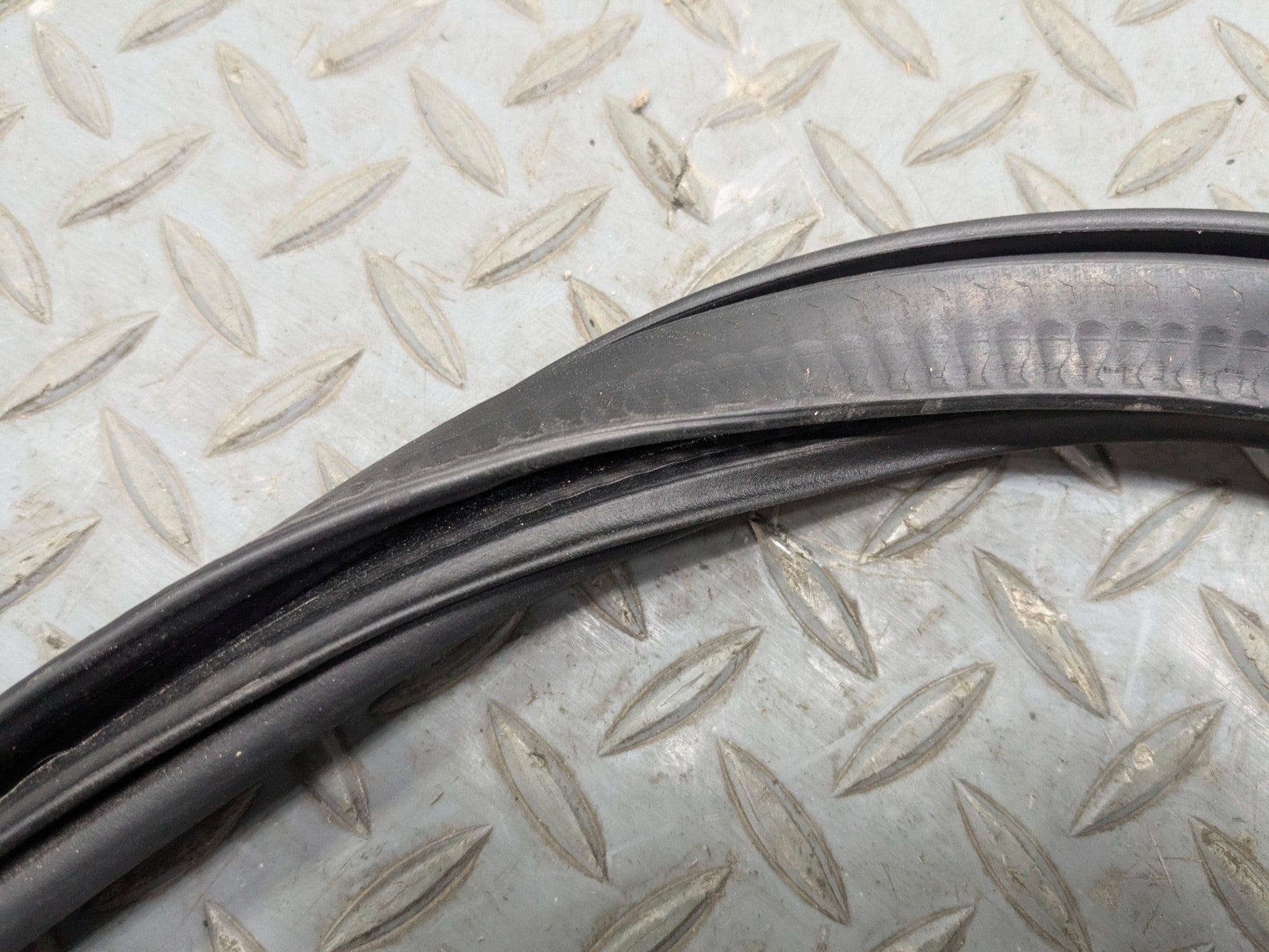 10 - 15 VOLKSWAGEN PASSAT OEM DOOR SEAL WEATHER STRIPPING RUBBER REAR RIGHT SIDE