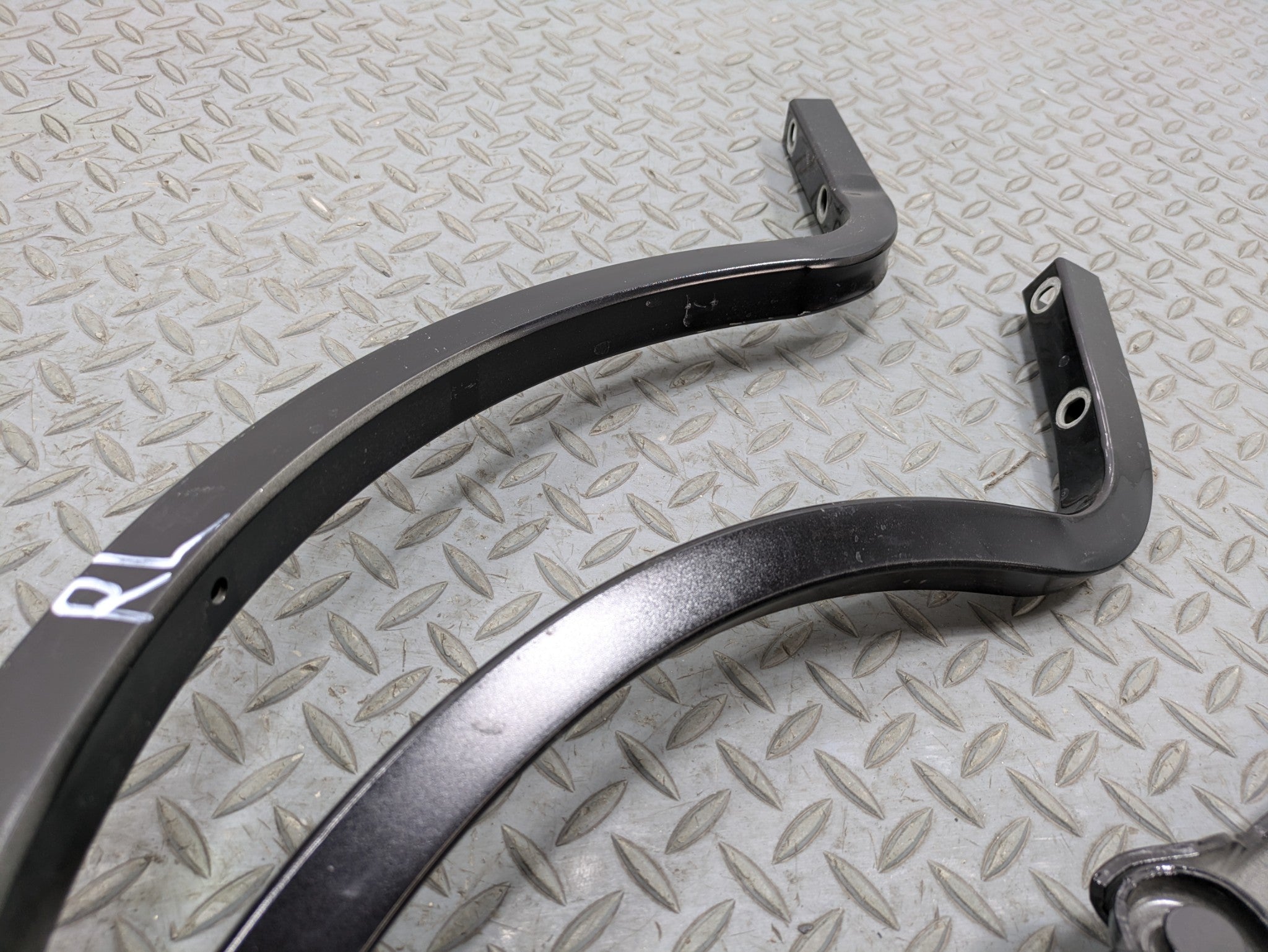 10 - 15 VOLKSWAGEN PASSAT OEM TAIL GATE HINGE REAR LEFT AND RIGHT SIDE TRUNK LID