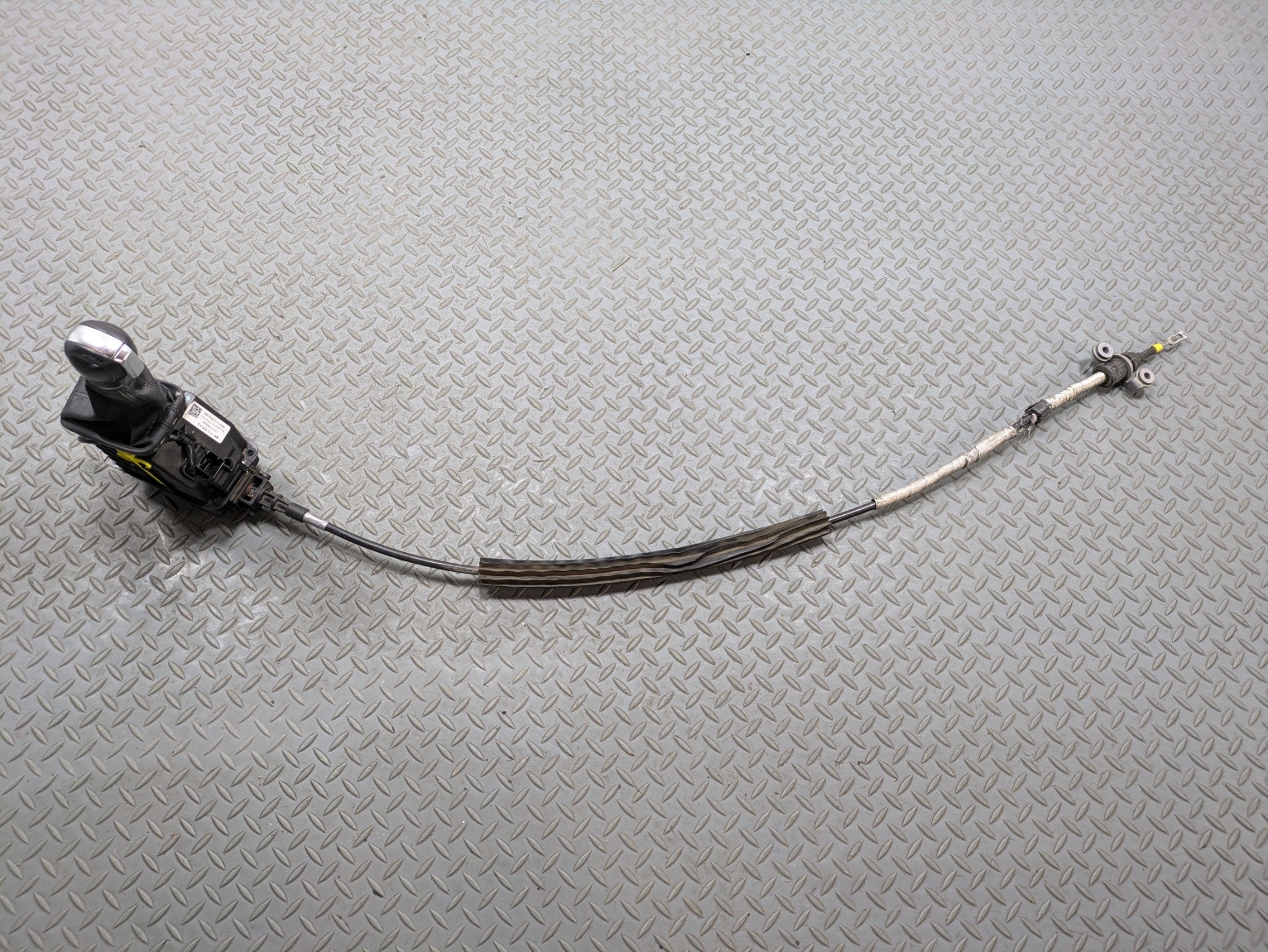 10 - 15 VOLKSWAGEN PASSAT OEM AUTOMATIC GEAR SELECTOR FLOOR SHIFTER WITH CABLE