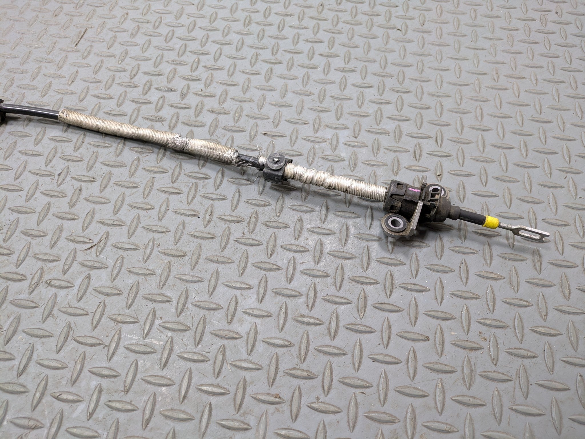 10 - 15 VOLKSWAGEN PASSAT OEM AUTOMATIC GEAR SELECTOR FLOOR SHIFTER WITH CABLE