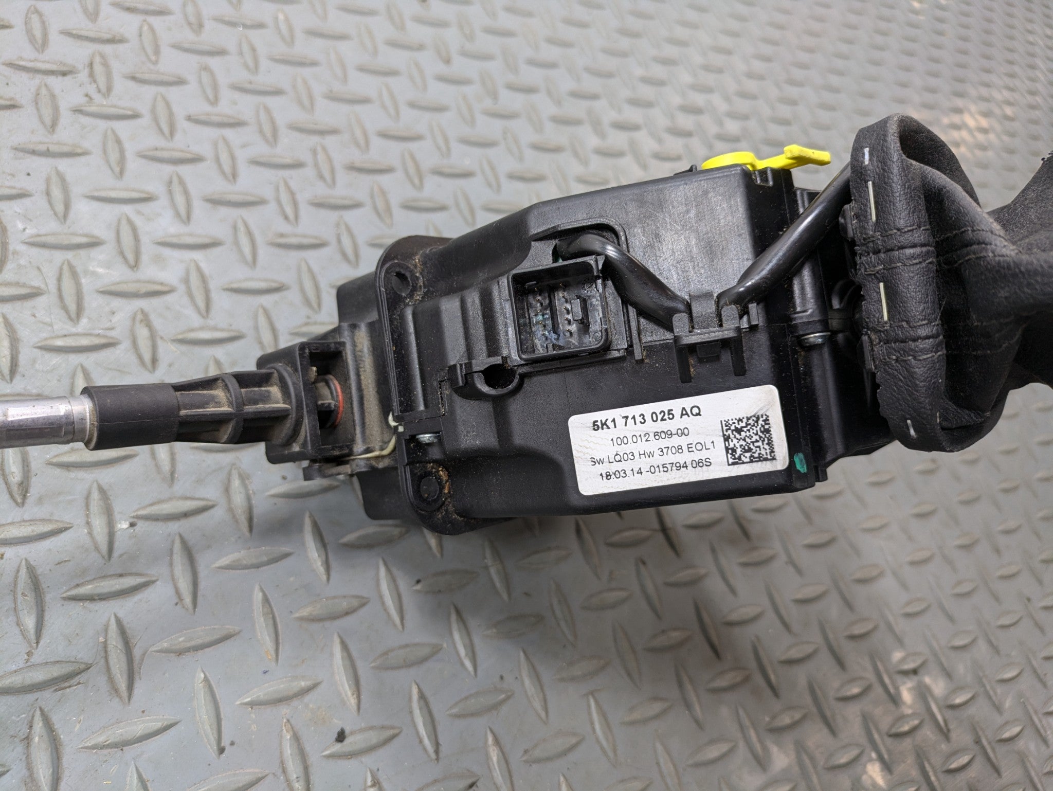 10 - 15 VOLKSWAGEN PASSAT OEM AUTOMATIC GEAR SELECTOR FLOOR SHIFTER WITH CABLE