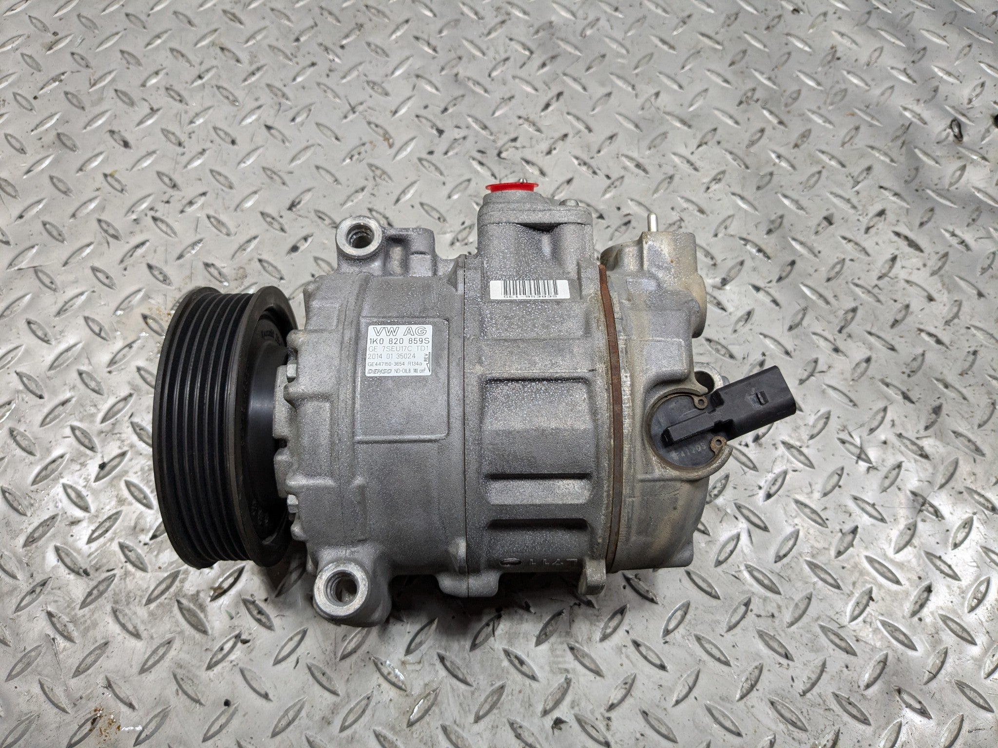 10 - 15 VOLKSWAGEN PASSAT OEM 1.8L AC AIR CONDITIONING COMPRESSOR PUMP ASSEMBLY