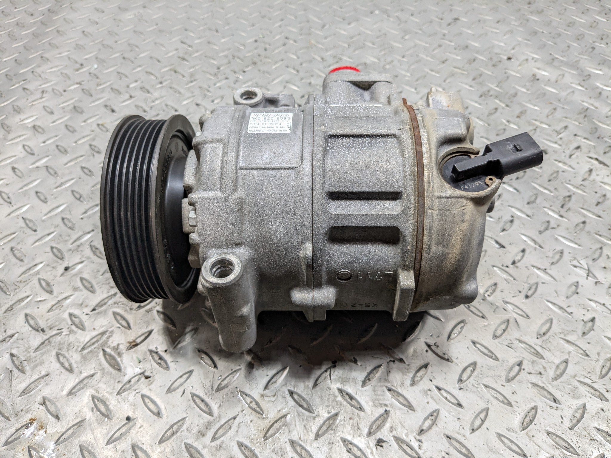 10 - 15 VOLKSWAGEN PASSAT OEM 1.8L AC AIR CONDITIONING COMPRESSOR PUMP ASSEMBLY