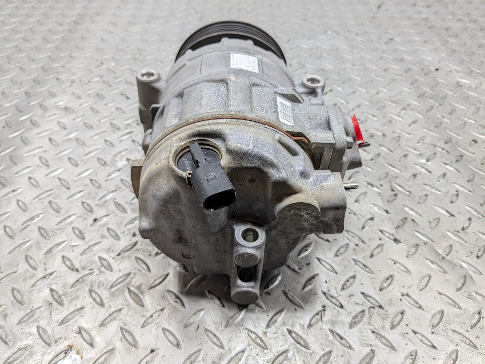 10 - 15 VOLKSWAGEN PASSAT OEM 1.8L AC AIR CONDITIONING COMPRESSOR PUMP ASSEMBLY