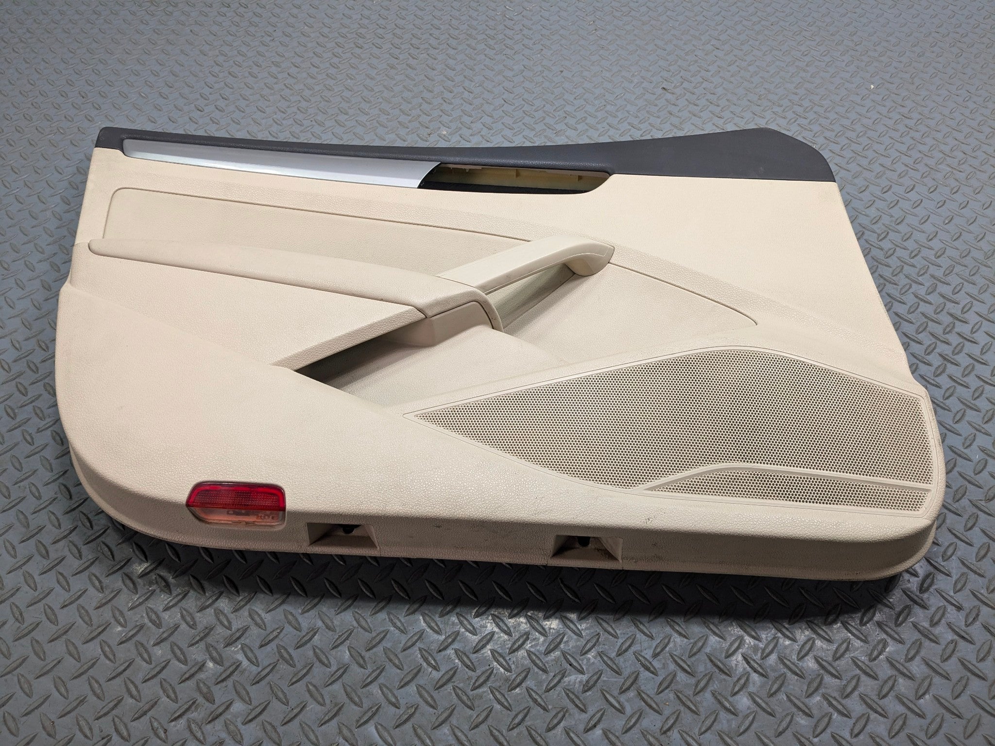 10 - 15 VOLKSWAGEN PASSAT OEM INTERIOR DOOR TRIM PANEL FRONT LEFT DRIVER SIDE