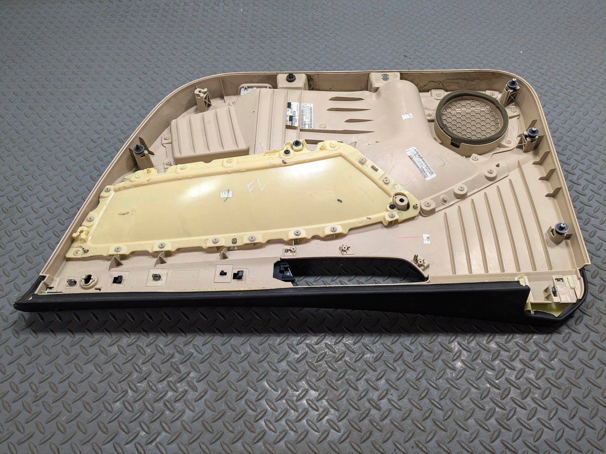 10 - 15 VOLKSWAGEN PASSAT OEM INTERIOR DOOR TRIM PANEL FRONT LEFT DRIVER SIDE