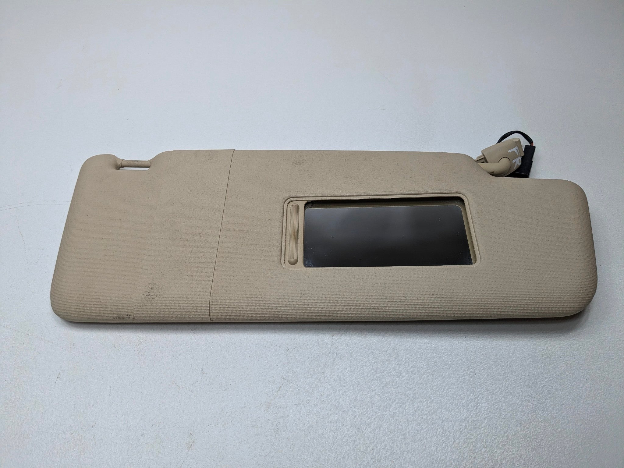 10 - 15 VOLKSWAGEN PASSAT OEM SUN VISOR UPPER ROOF FRONT RIGHT PASSENGER SIDE
