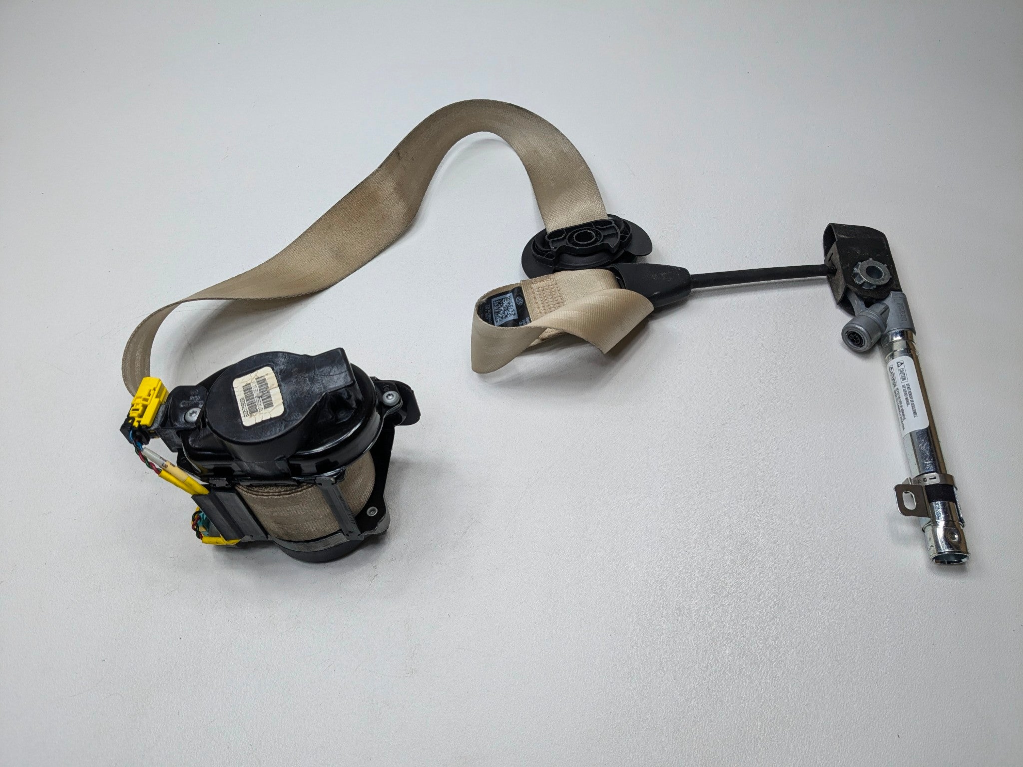 10 -15 VOLKSWAGEN PASSAT OEM SEAT BELT RETRACTOR PRETENSIONER BUCKLE FRONT RIGHT