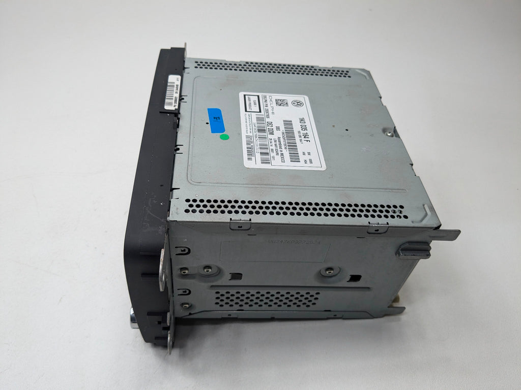 2010 - 2015 VOLKSWAGEN PASSAT OEM RADIO AUDIO AND VISUAL EQUIPMENT ASSEMBLY