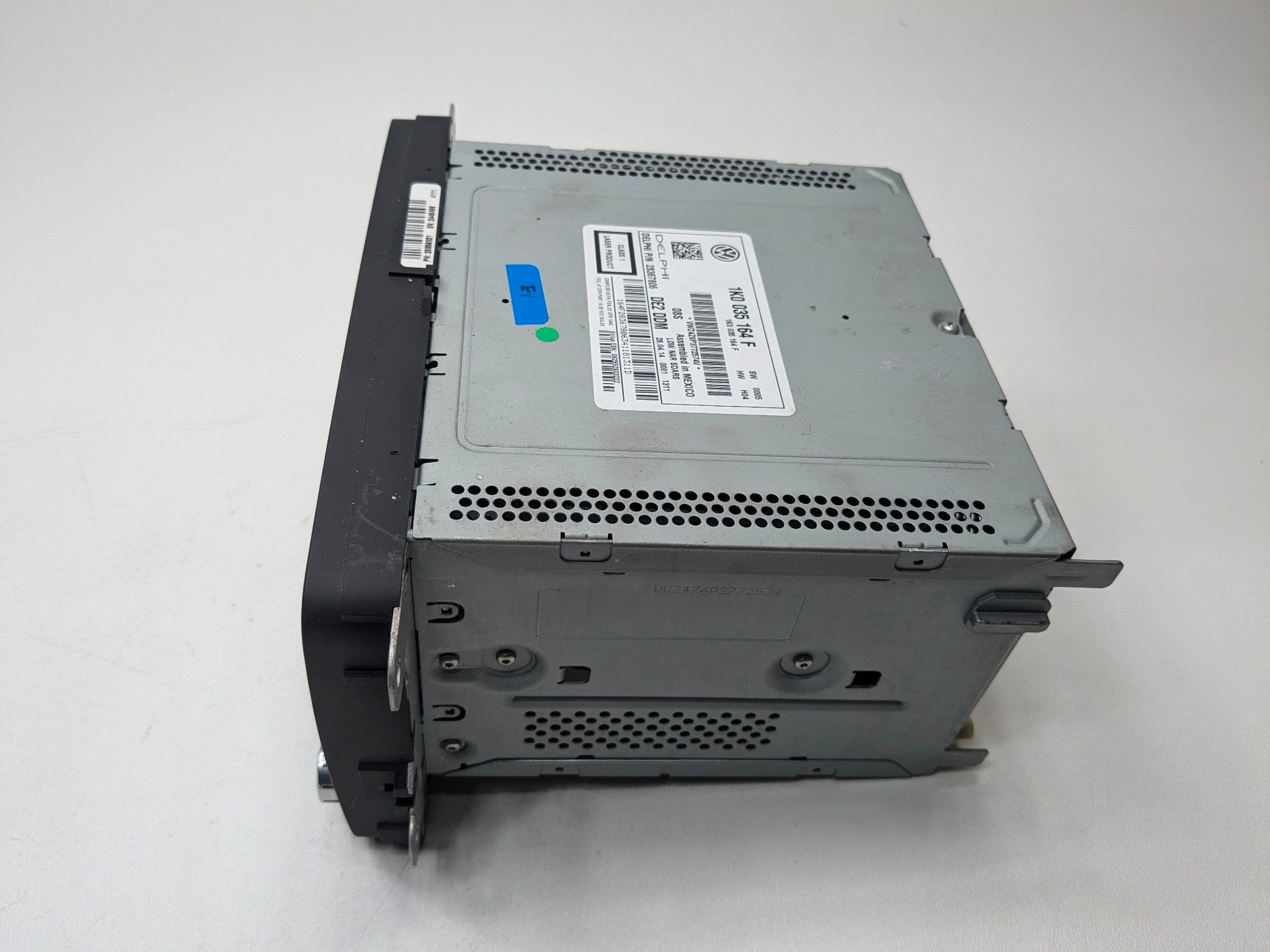 2010 - 2015 VOLKSWAGEN PASSAT OEM RADIO AUDIO AND VISUAL EQUIPMENT ASSEMBLY