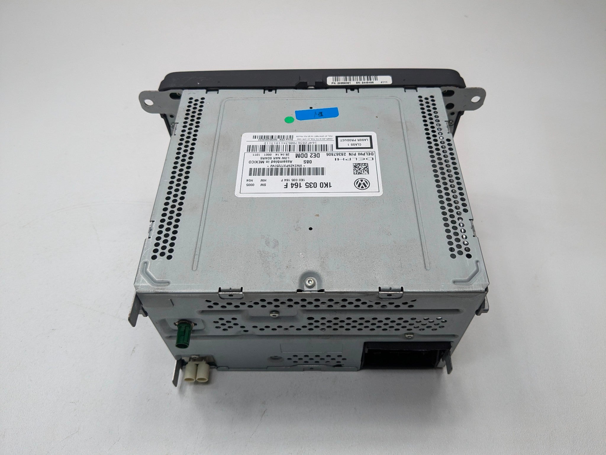 2010 - 2015 VOLKSWAGEN PASSAT OEM RADIO AUDIO AND VISUAL EQUIPMENT ASSEMBLY