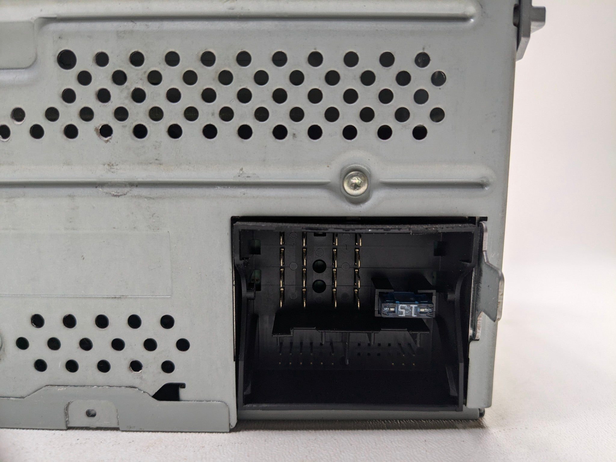 2010 - 2015 VOLKSWAGEN PASSAT OEM RADIO AUDIO AND VISUAL EQUIPMENT ASSEMBLY