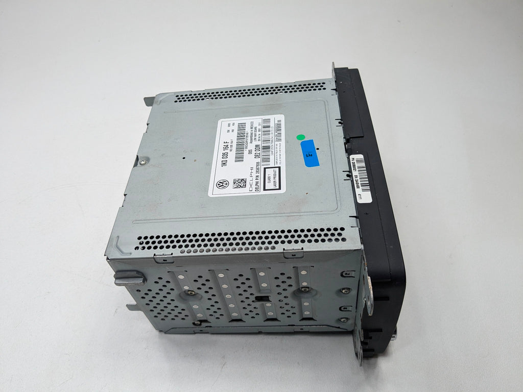 2010 - 2015 VOLKSWAGEN PASSAT OEM RADIO AUDIO AND VISUAL EQUIPMENT ASSEMBLY