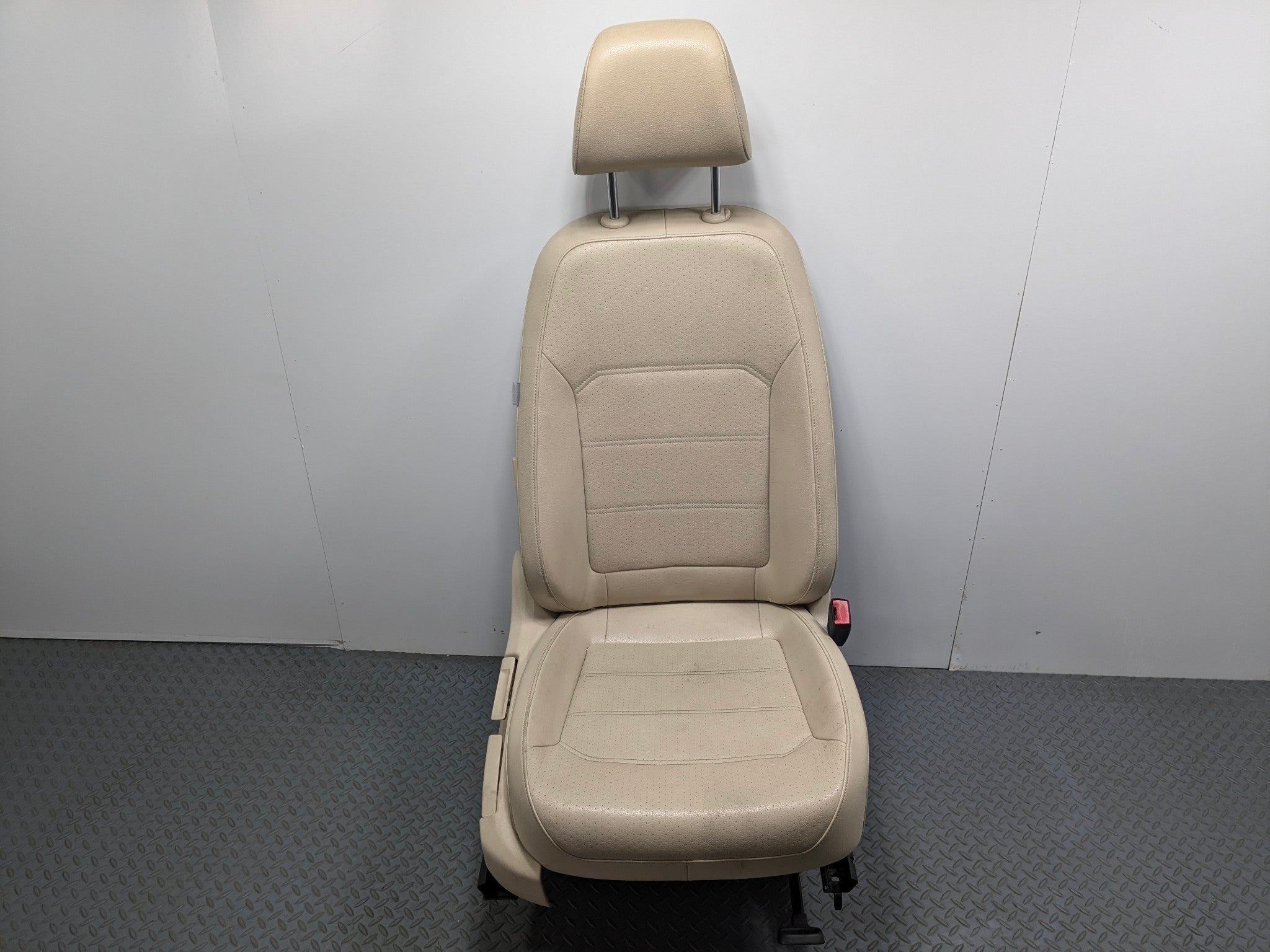 10 - 15 VOLKSWAGEN PASSAT OEM PASSENGER SIDE SEAT ASSEMBLY LEATHER FRONT RIGHT