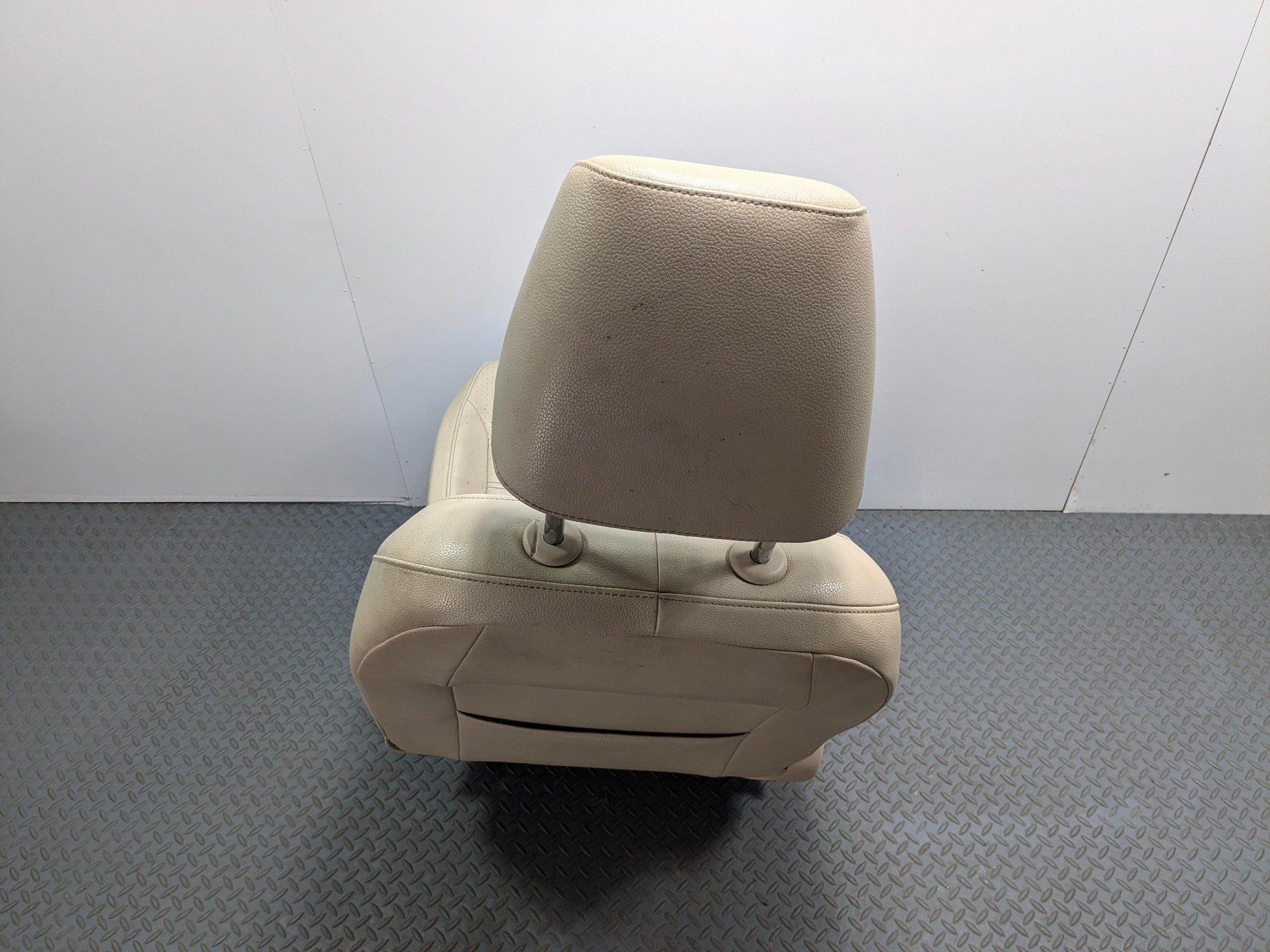 10 - 15 VOLKSWAGEN PASSAT OEM PASSENGER SIDE SEAT ASSEMBLY LEATHER FRONT RIGHT